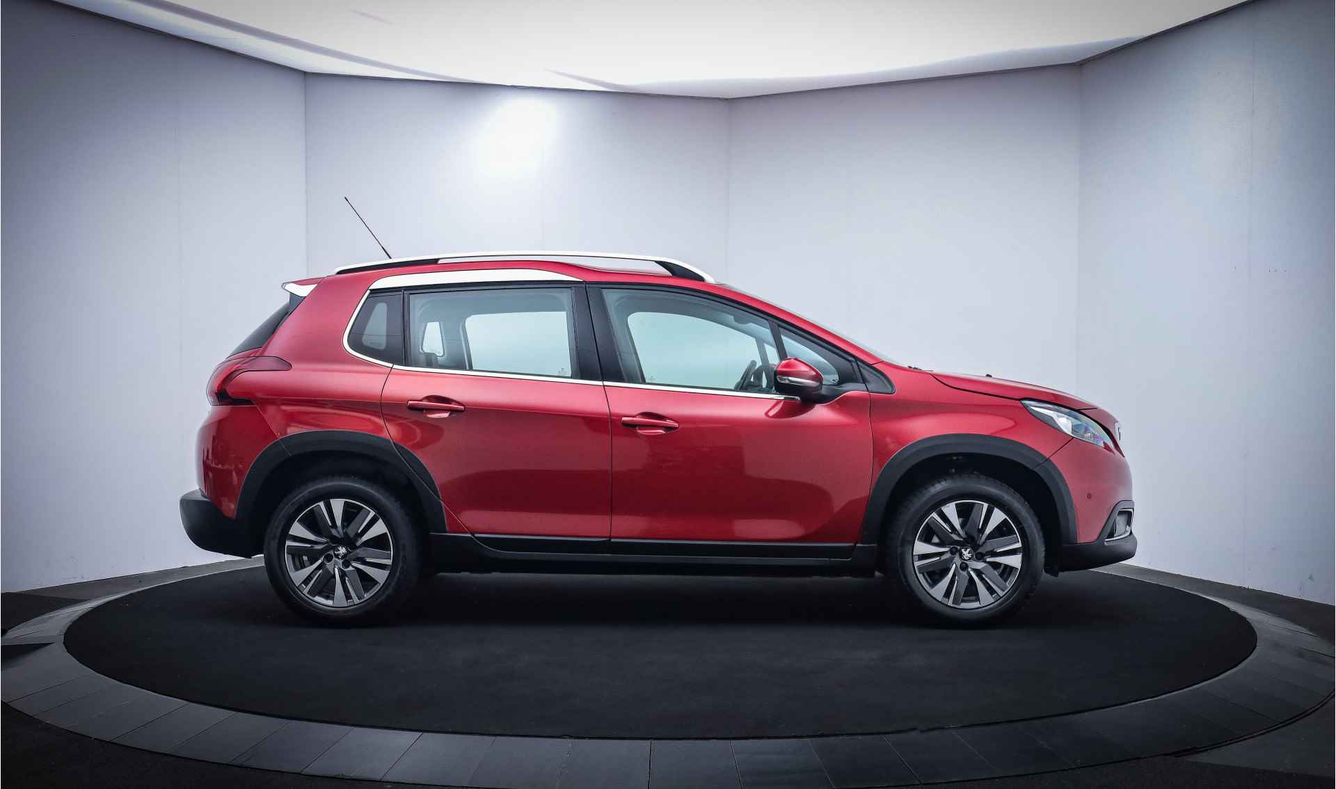 Peugeot 2008 1.2T Allure 130pk CARPLAY/CAMERA/TREKHAAK/NAVI/CLIMA/CRUISE/PDC V+A/LMV - 4/26