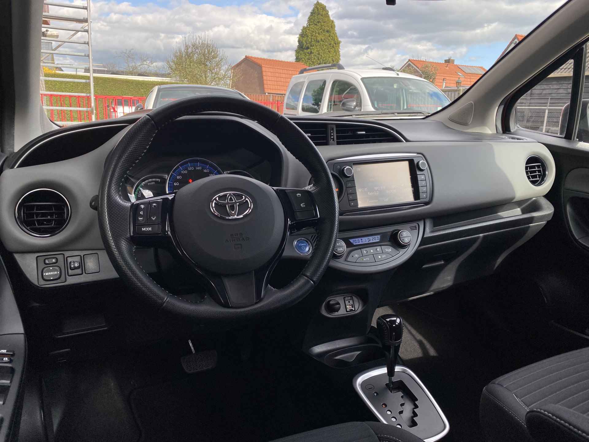 Toyota Yaris 1.5 Hybrid Aspiration AUT. | 1e eigenaar | dealer onderhouden | camera | climate control | bluetooth - 18/38