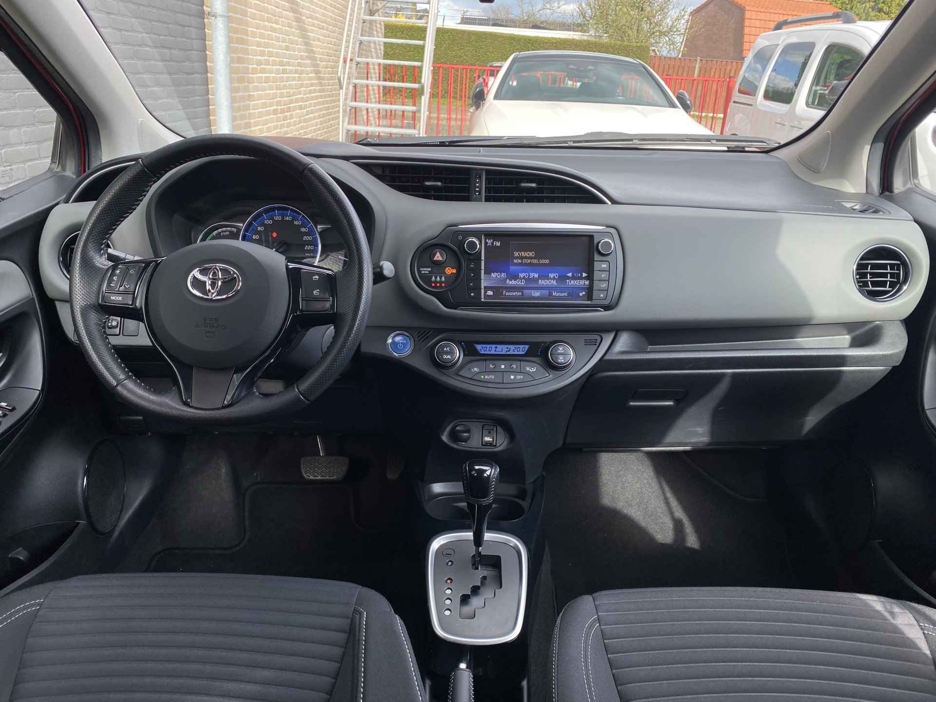 Toyota Yaris 1.5 Hybrid Aspiration AUT. | 1e eigenaar | dealer onderhouden | camera | climate control | bluetooth - 19/38