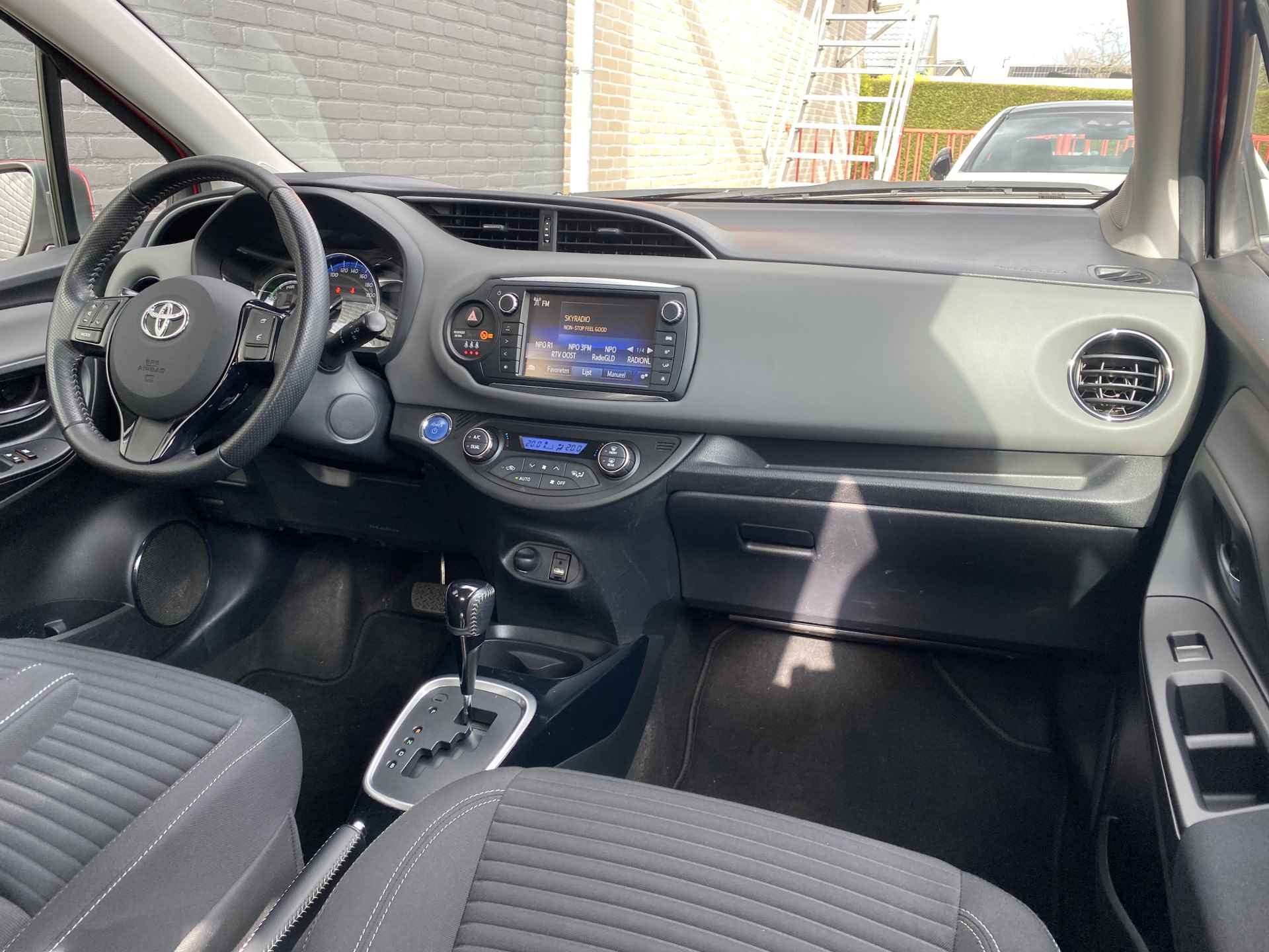 Toyota Yaris 1.5 Hybrid Aspiration AUT. | 1e eigenaar | dealer onderhouden | camera | climate control | bluetooth - 20/38