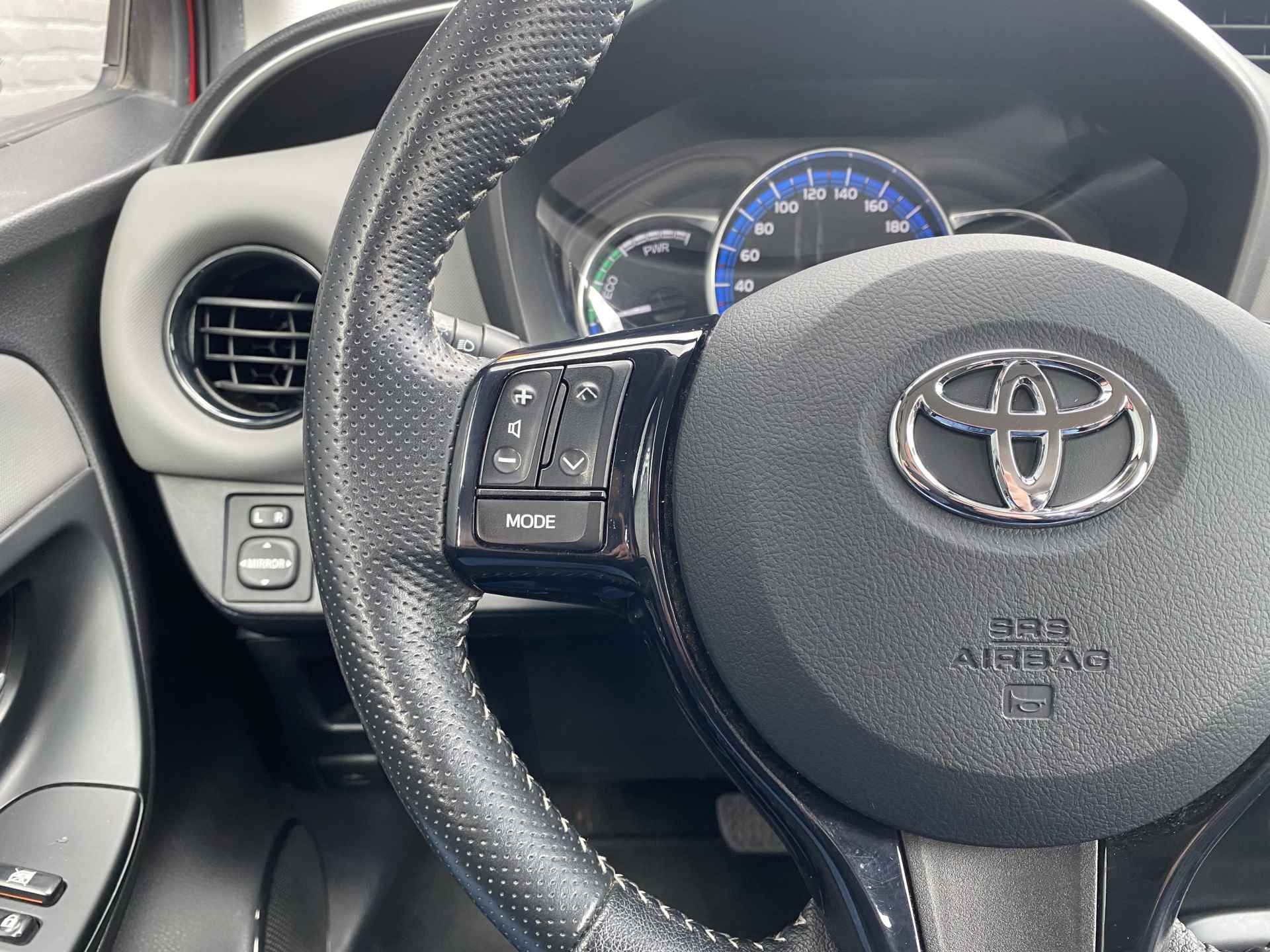 Toyota Yaris 1.5 Hybrid Aspiration AUT. | 1e eigenaar | dealer onderhouden | camera | climate control | bluetooth - 31/38
