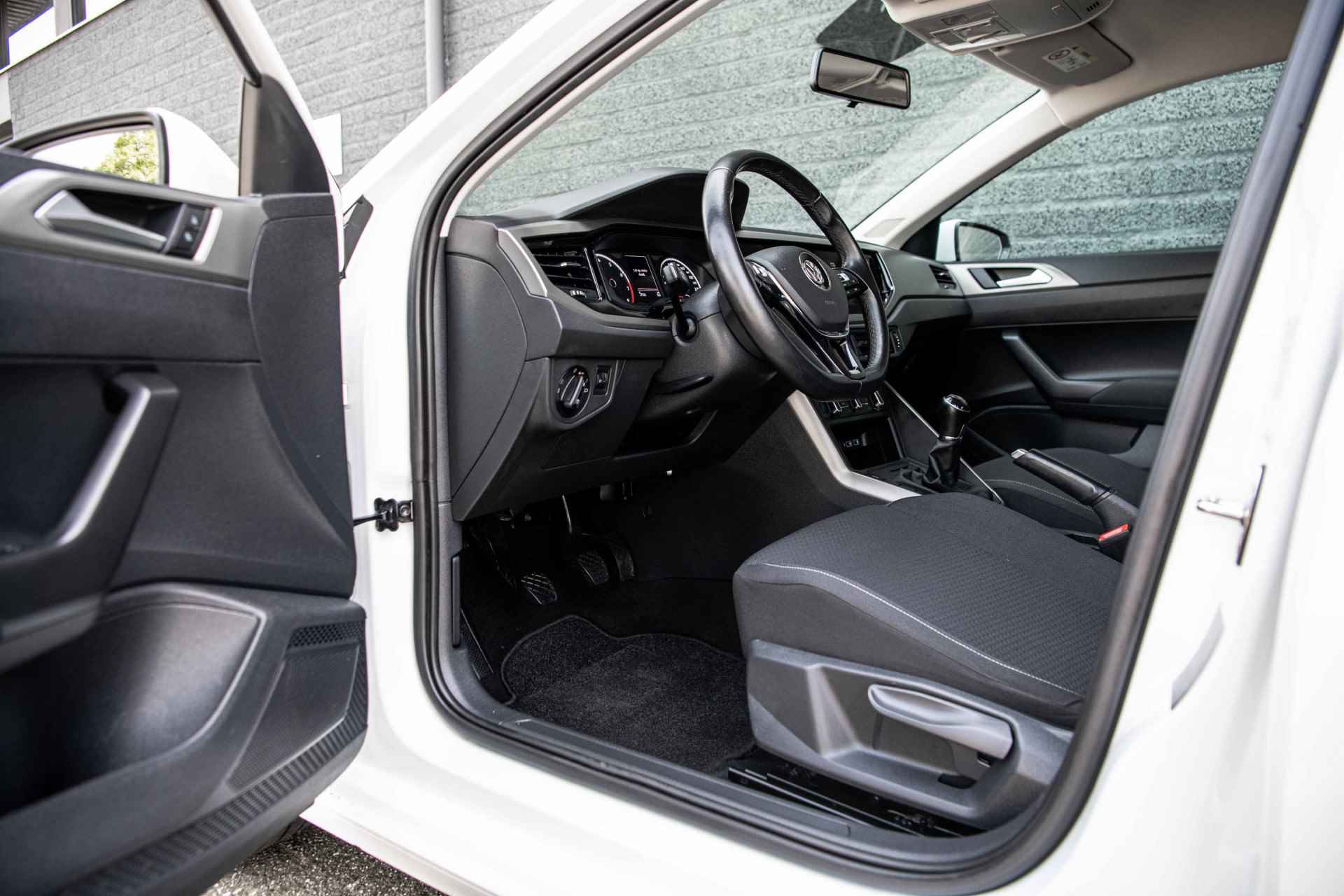 Volkswagen Polo 1.0 TSi 95 pk Comfortline Executive | Camera | Navigatie | Parkeersensoren - 28/41
