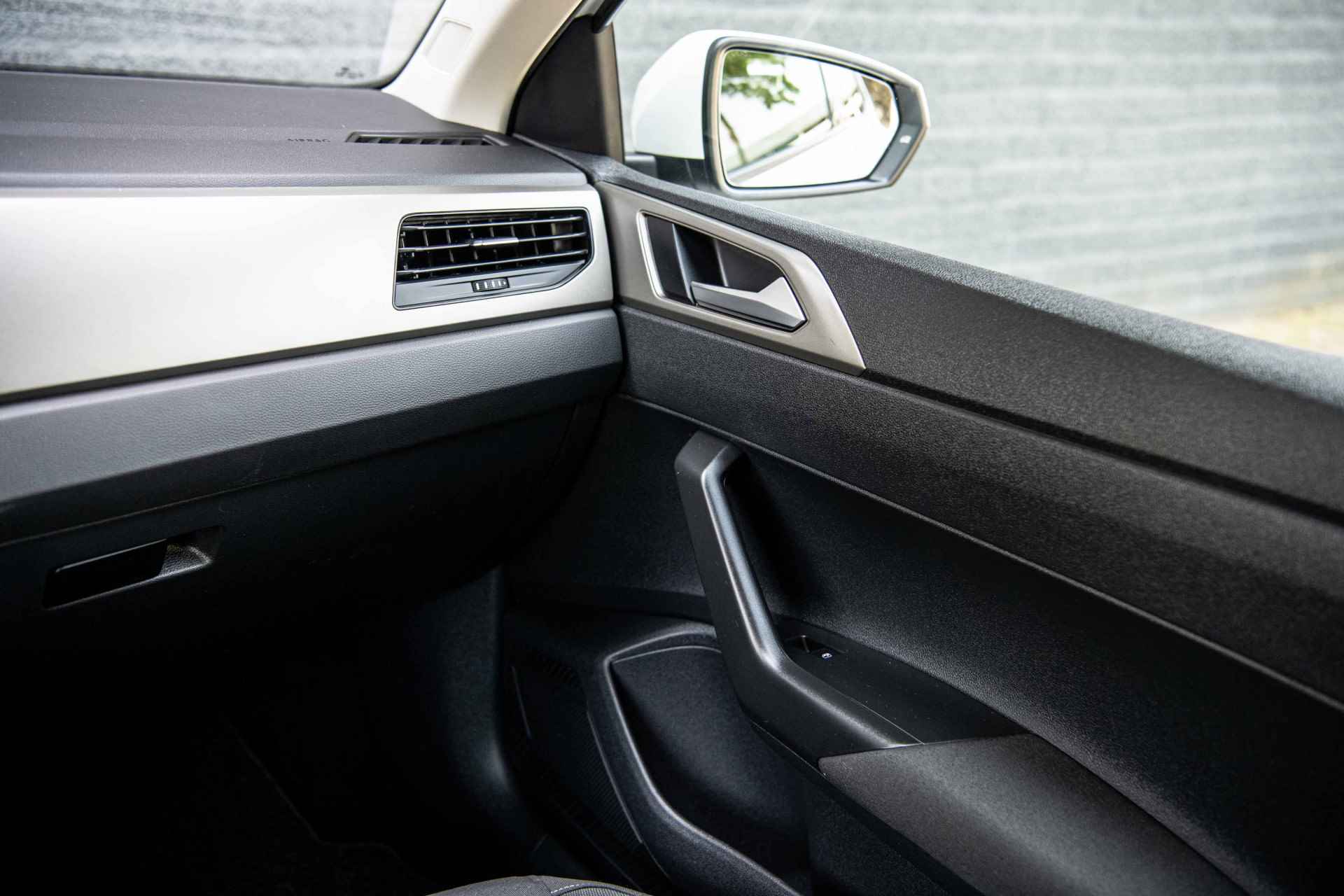Volkswagen Polo 1.0 TSi 95 pk Comfortline Executive | Camera | Navigatie | Parkeersensoren - 34/41