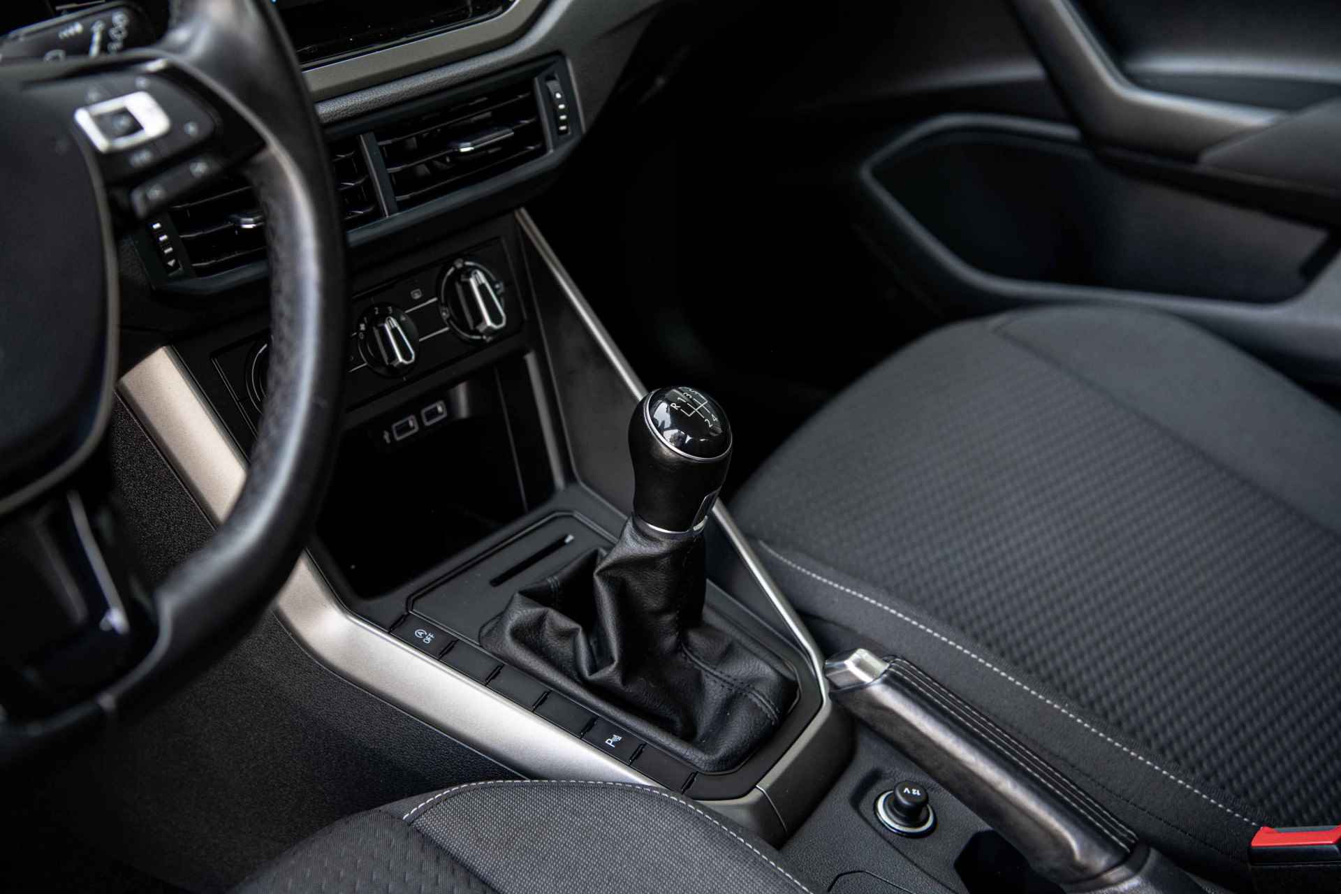 Volkswagen Polo 1.0 TSi 95 pk Comfortline Executive | Camera | Navigatie | Parkeersensoren - 37/41