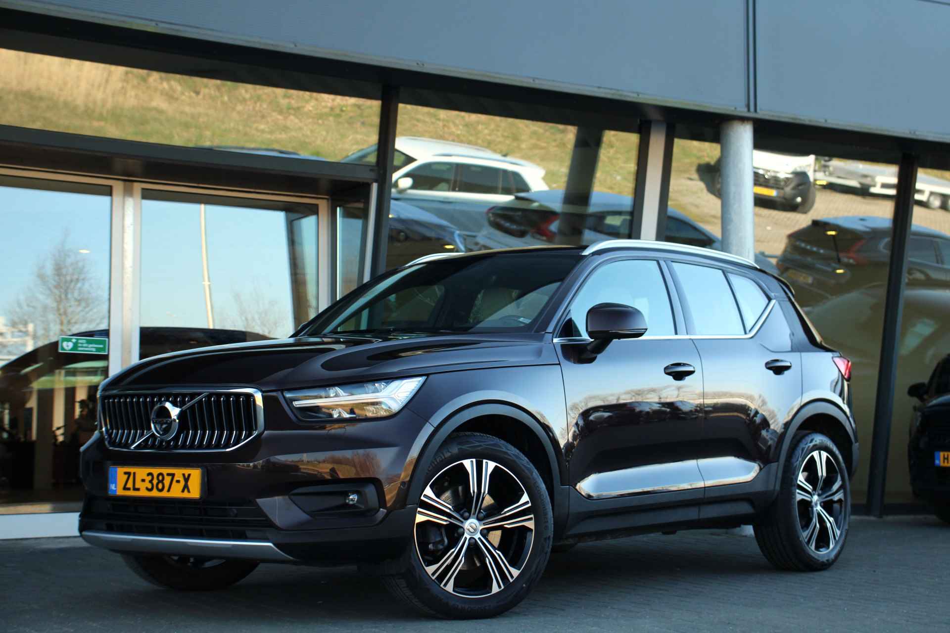 Volvo XC40 T4 Inscription | Adaptive Cruise | 360° Camera | Harman/Kardon | Lighting-Pack | Verwarmde voorruit | Keyless | 19-Inch