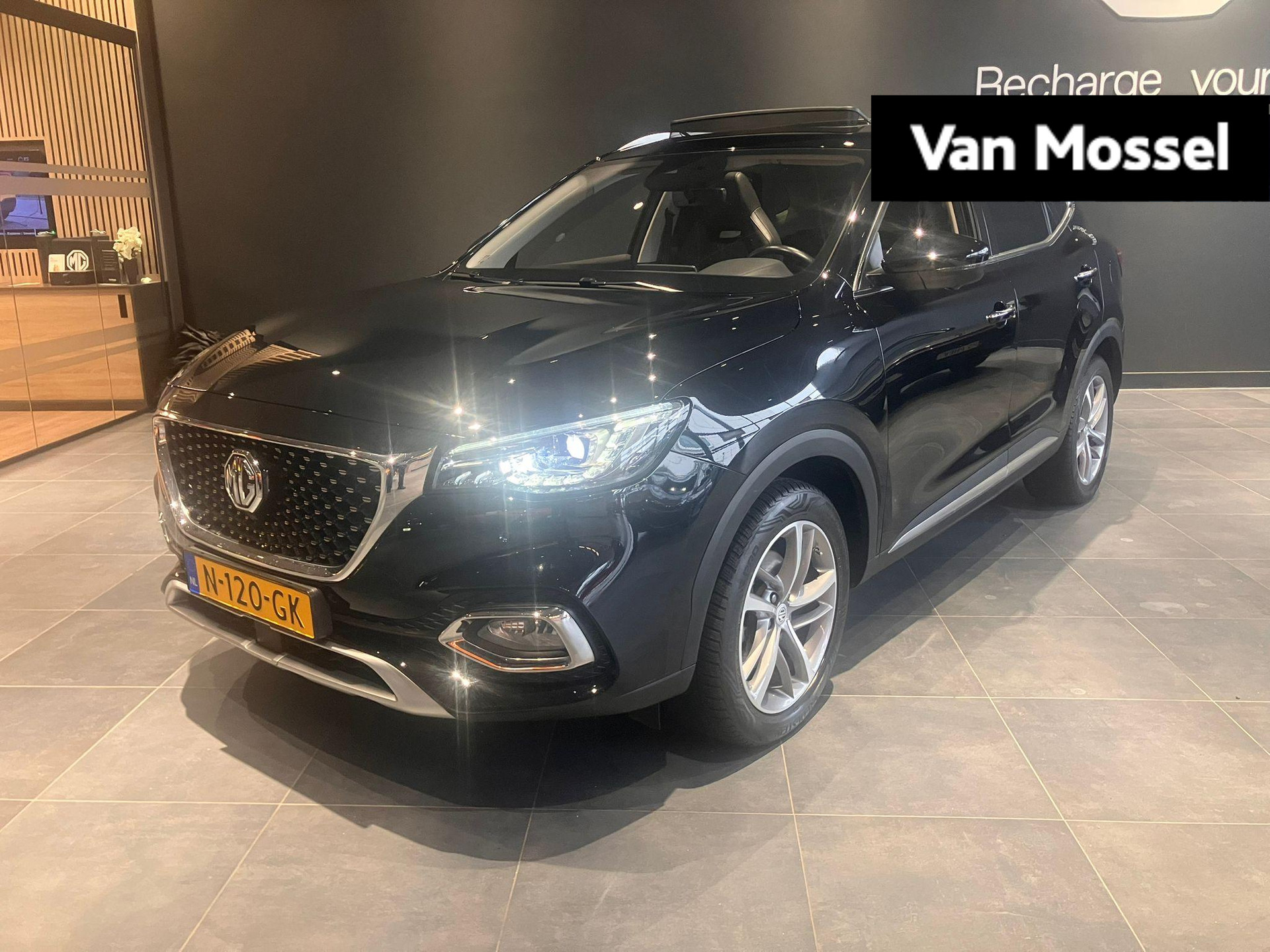 MG EHS 1.5 TGDI Luxury Panodak - 360 camera - 1e eigenaar - Navigatie - Stoelverwarming