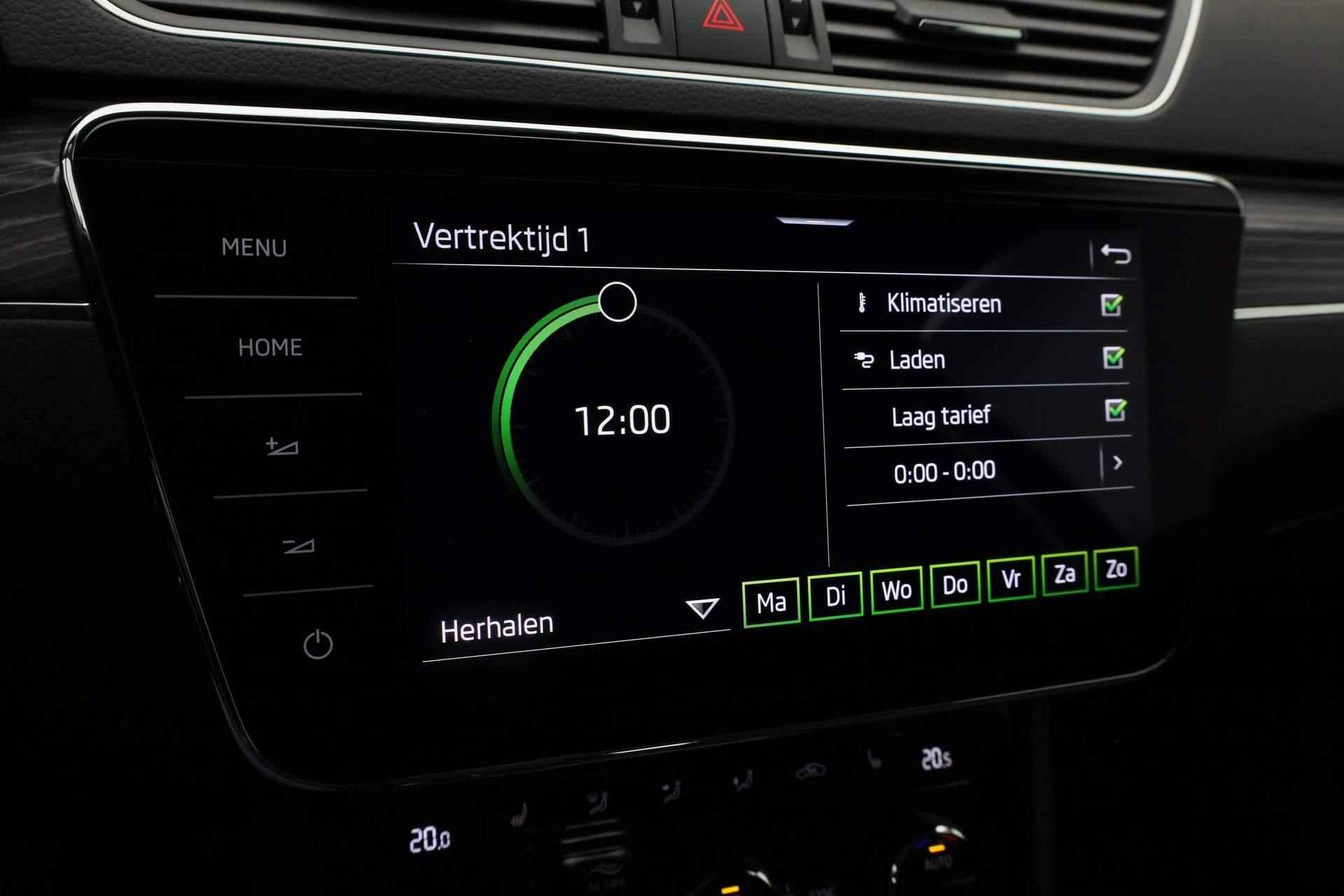 Skoda Superb Combi 1.4 TSI 218PK DSG iV Style | Pano | Trekhaak | Matrix LED | Stoel-/achterbankverwarming | Rondomzicht camera | Adaptief onderstel | Navi Columbus | Geheugenstoel | ACC | Keyless - 11/46