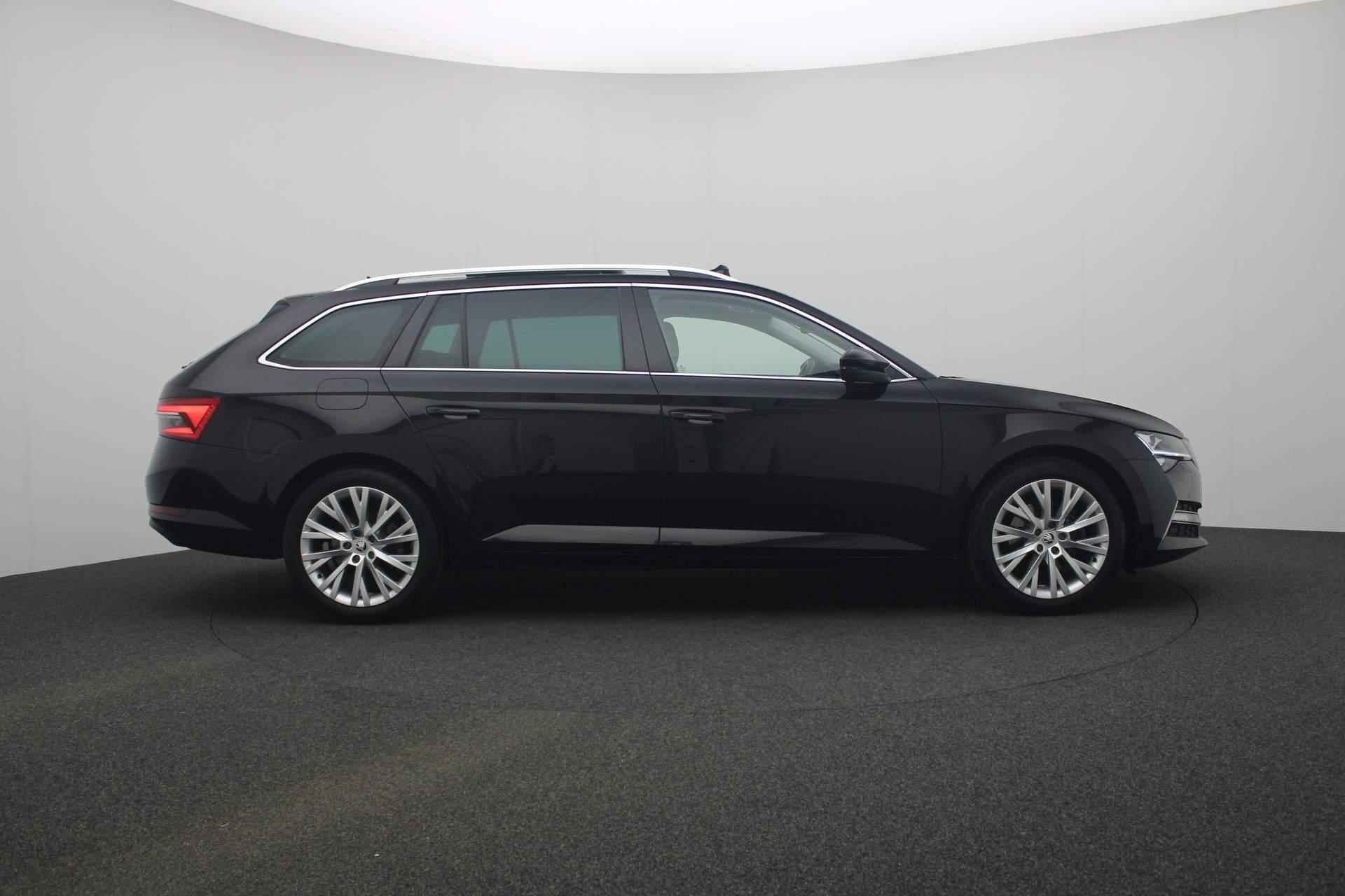 Skoda Superb Combi 1.4 TSI 218PK DSG iV Style | Pano | Trekhaak | Matrix LED | Stoel-/achterbankverwarming | Rondomzicht camera | Adaptief onderstel | Navi Columbus | Geheugenstoel | ACC | Keyless - 22/46