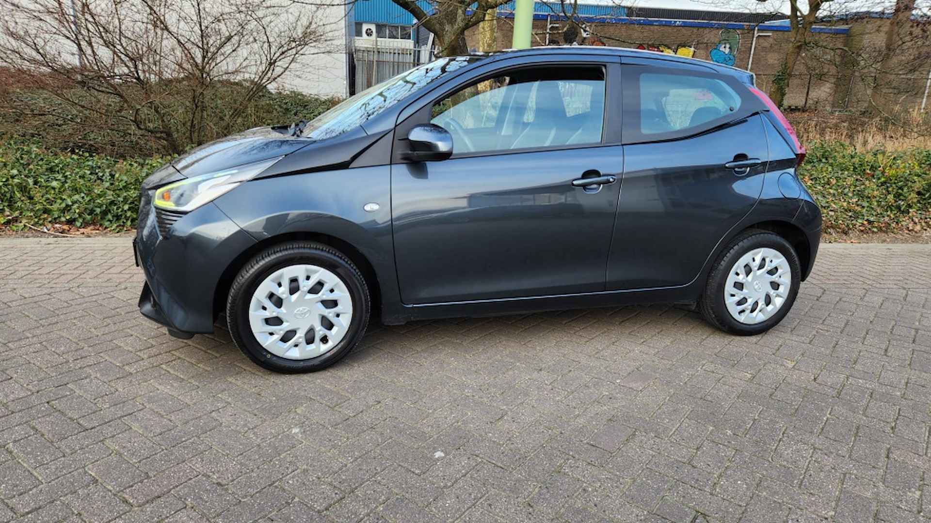 Toyota Aygo 1.0 VVT-i x-play - 6/17