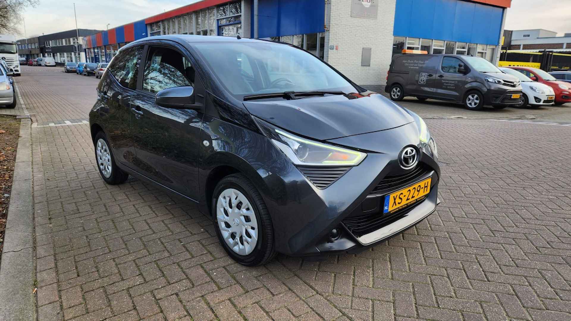 Toyota Aygo 1.0 VVT-i x-play - 3/17