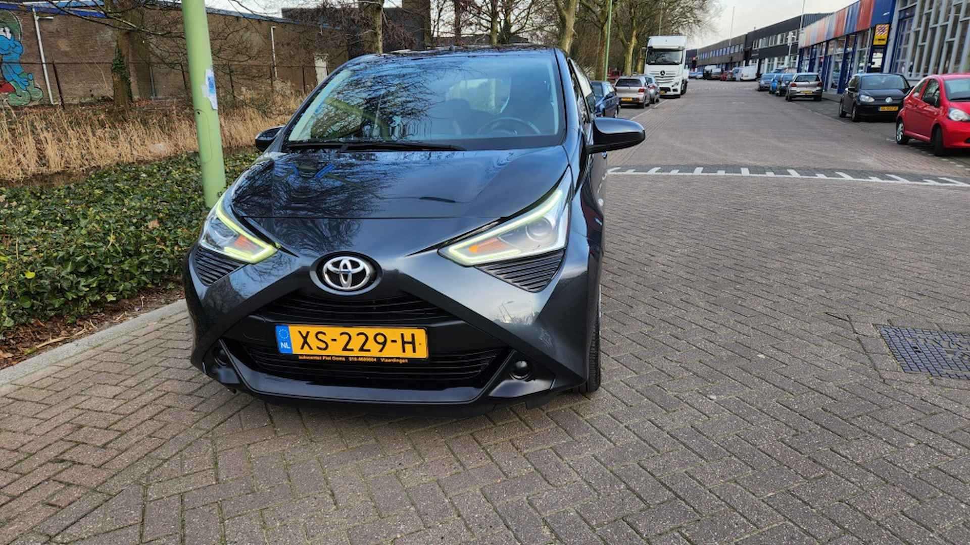 Toyota Aygo 1.0 VVT-i x-play - 8/17