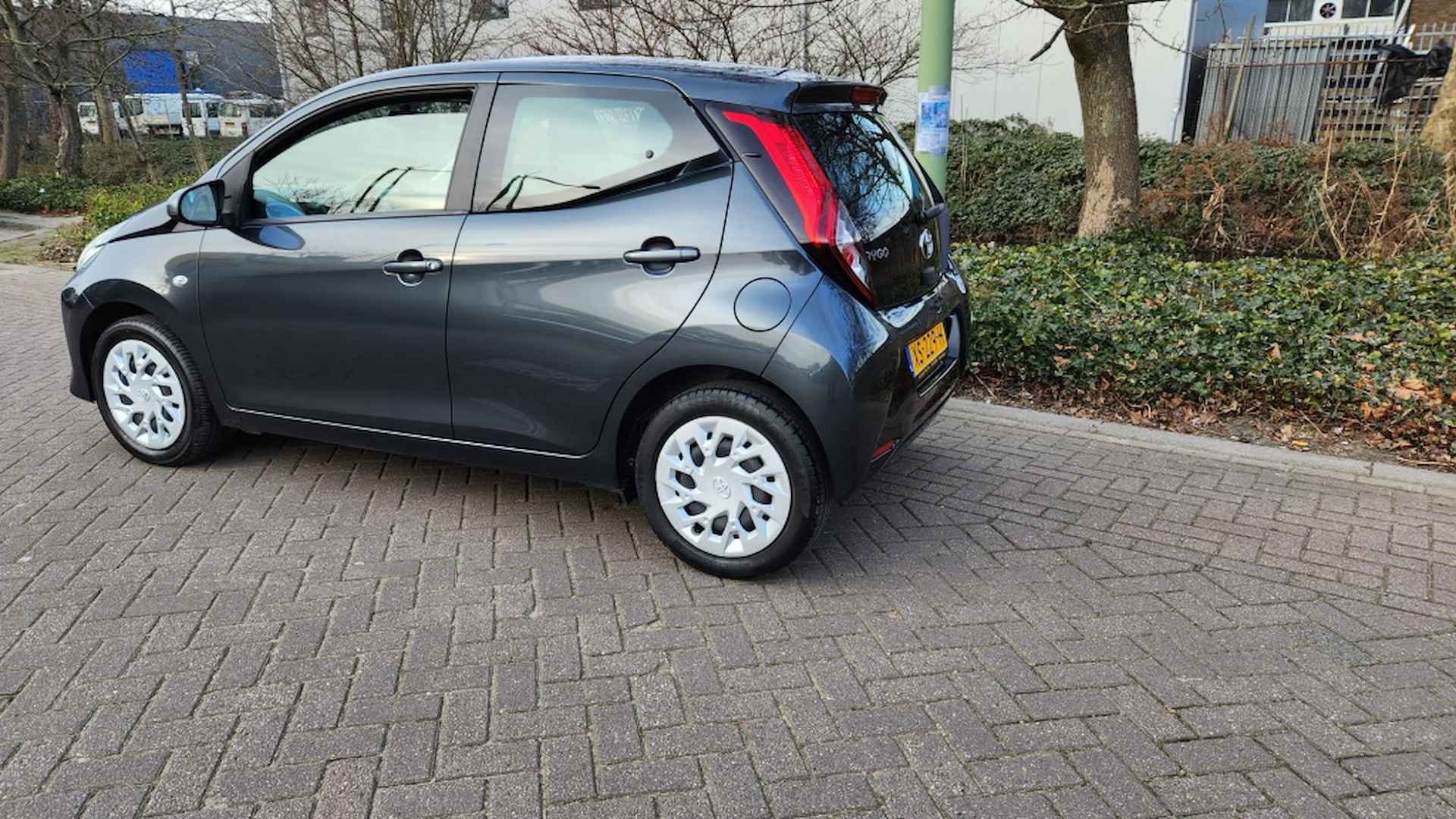 Toyota Aygo 1.0 VVT-i x-play - 9/17