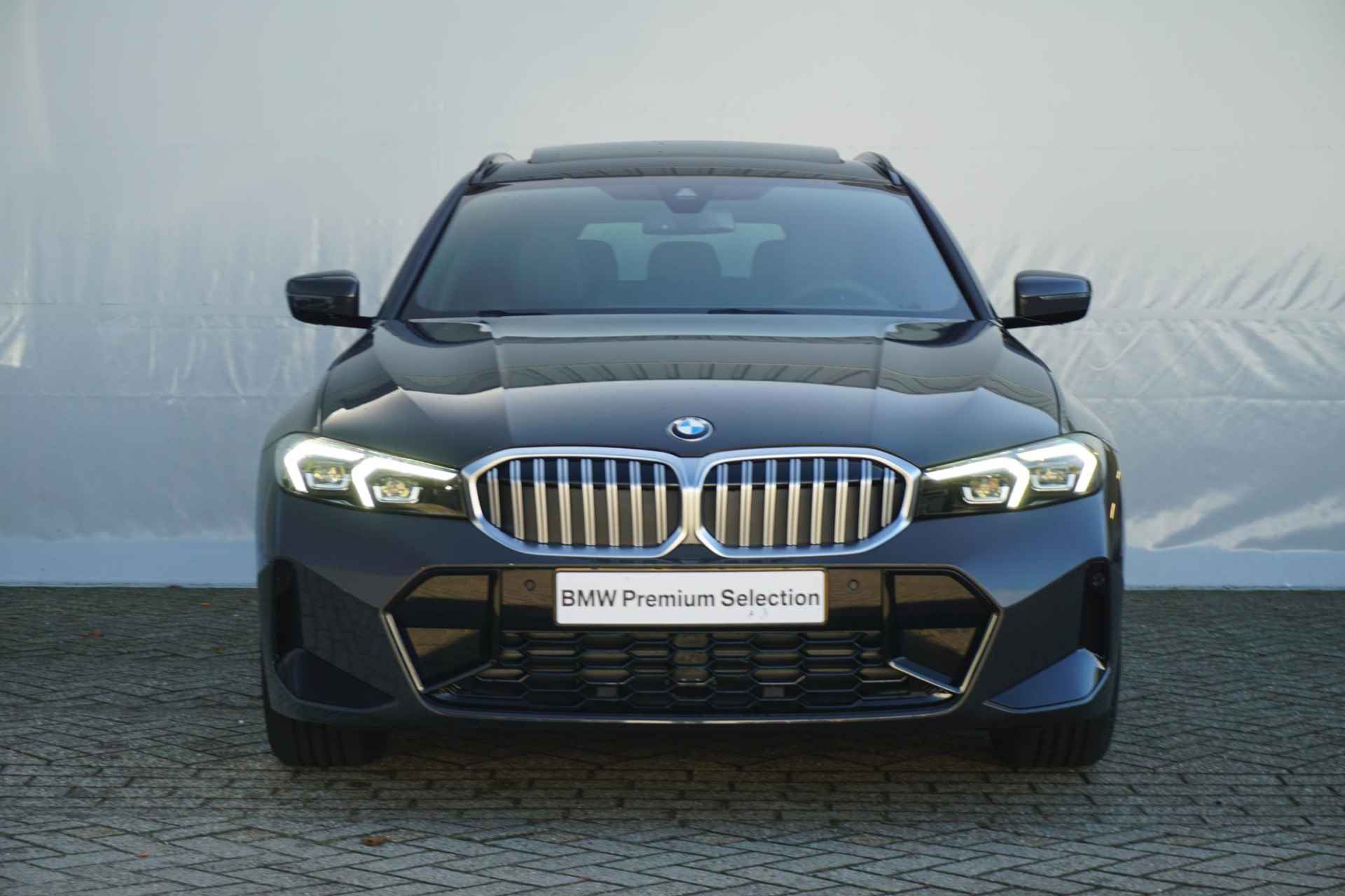 BMW 3 Serie Touring 320i M Sport / Trekhaak / Hifi / Stoel- en Stuurverwarming / Comfort Acces / Panorama Dak - 3/29