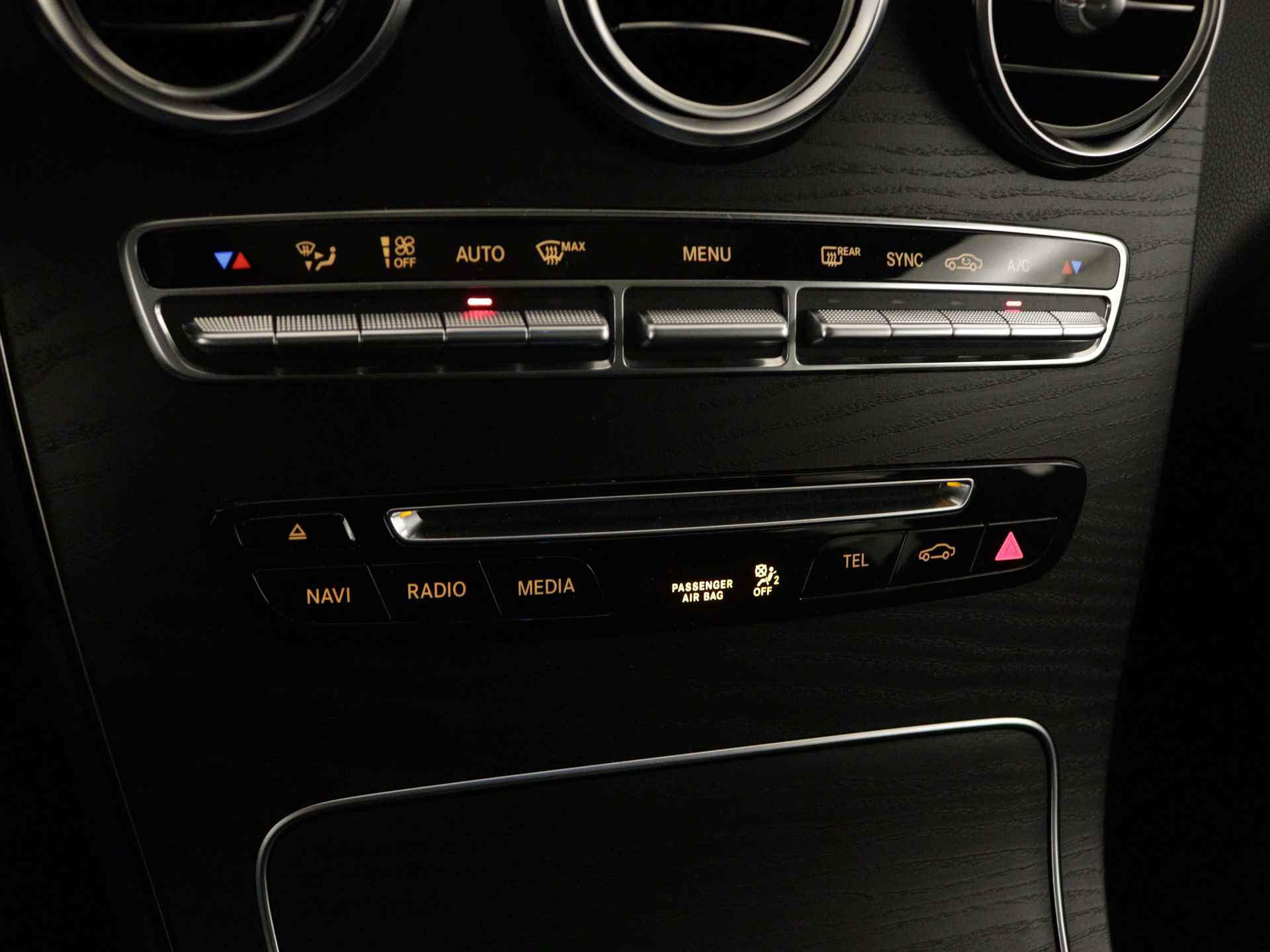 Mercedes-Benz GLC 250 4Matic AMG Line Limited | Stoelverwarming | Trekhaak | Panorama schuif-/kanteldak | Inclusief 24 MB Premium Certified garantie voor Europa. - 9/40