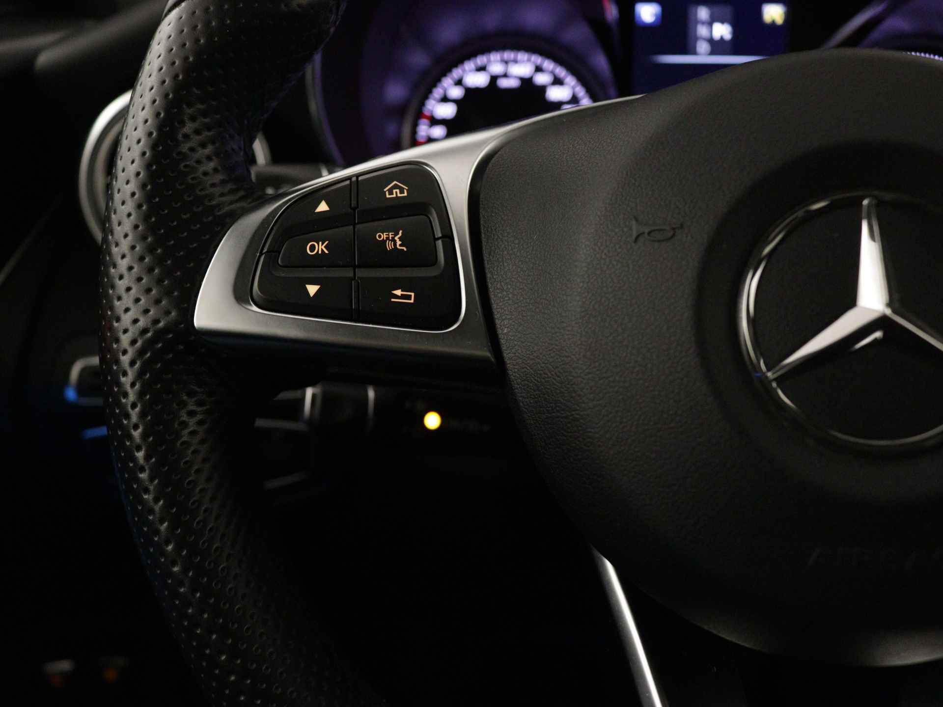 Mercedes-Benz GLC 250 4Matic AMG Line Limited | Stoelverwarming | Trekhaak | Panorama schuif-/kanteldak | Inclusief 24 MB Premium Certified garantie voor Europa. - 18/40