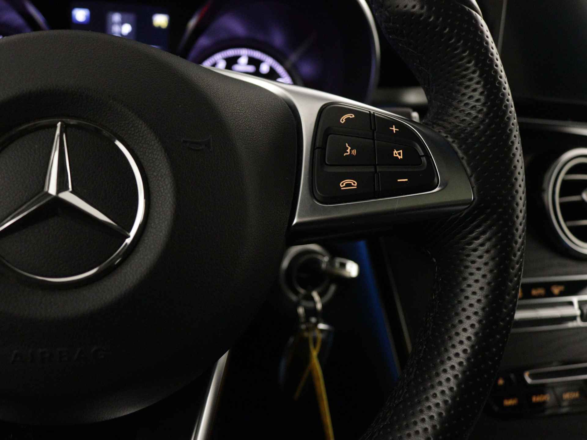 Mercedes-Benz GLC 250 4Matic AMG Line Limited | Stoelverwarming | Trekhaak | Panorama schuif-/kanteldak | Inclusief 24 MB Premium Certified garantie voor Europa. - 19/40