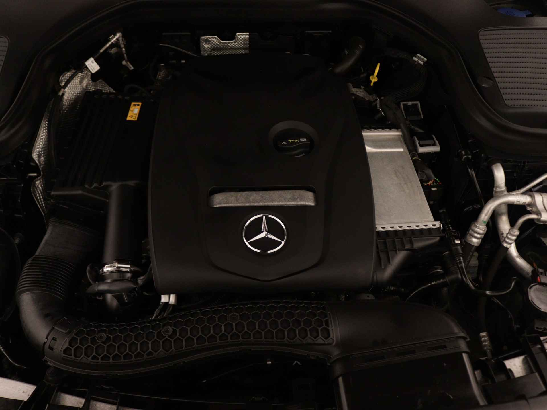 Mercedes-Benz GLC 250 4Matic AMG Line Limited | Stoelverwarming | Trekhaak | Panorama schuif-/kanteldak | Inclusief 24 MB Premium Certified garantie voor Europa. - 37/40