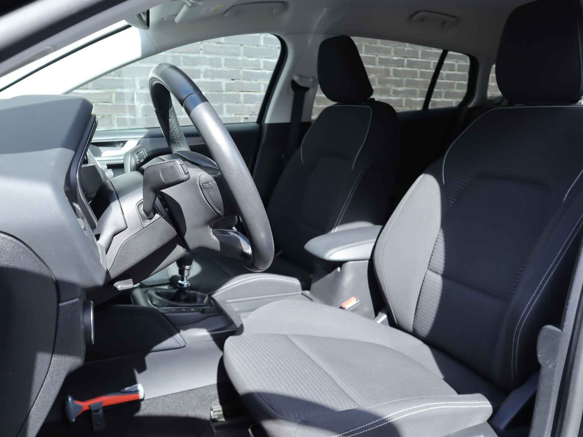 Ford Focus Wagon 1.0 EcoBoost Titanium Business 125pk | Climate control | 17inch lichtmetalen velgen | Navigatie | Parkeer sensoren | Led-koplampen | Keyless entry - 11/46
