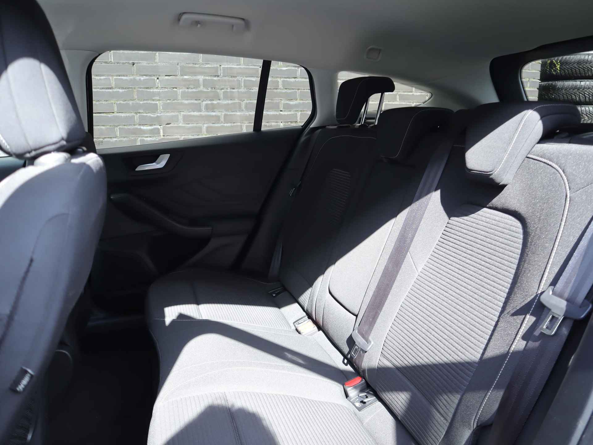 Ford Focus Wagon 1.0 EcoBoost Titanium Business 125pk | Climate control | 17inch lichtmetalen velgen | Navigatie | Parkeer sensoren | Led-koplampen | Keyless entry - 13/46