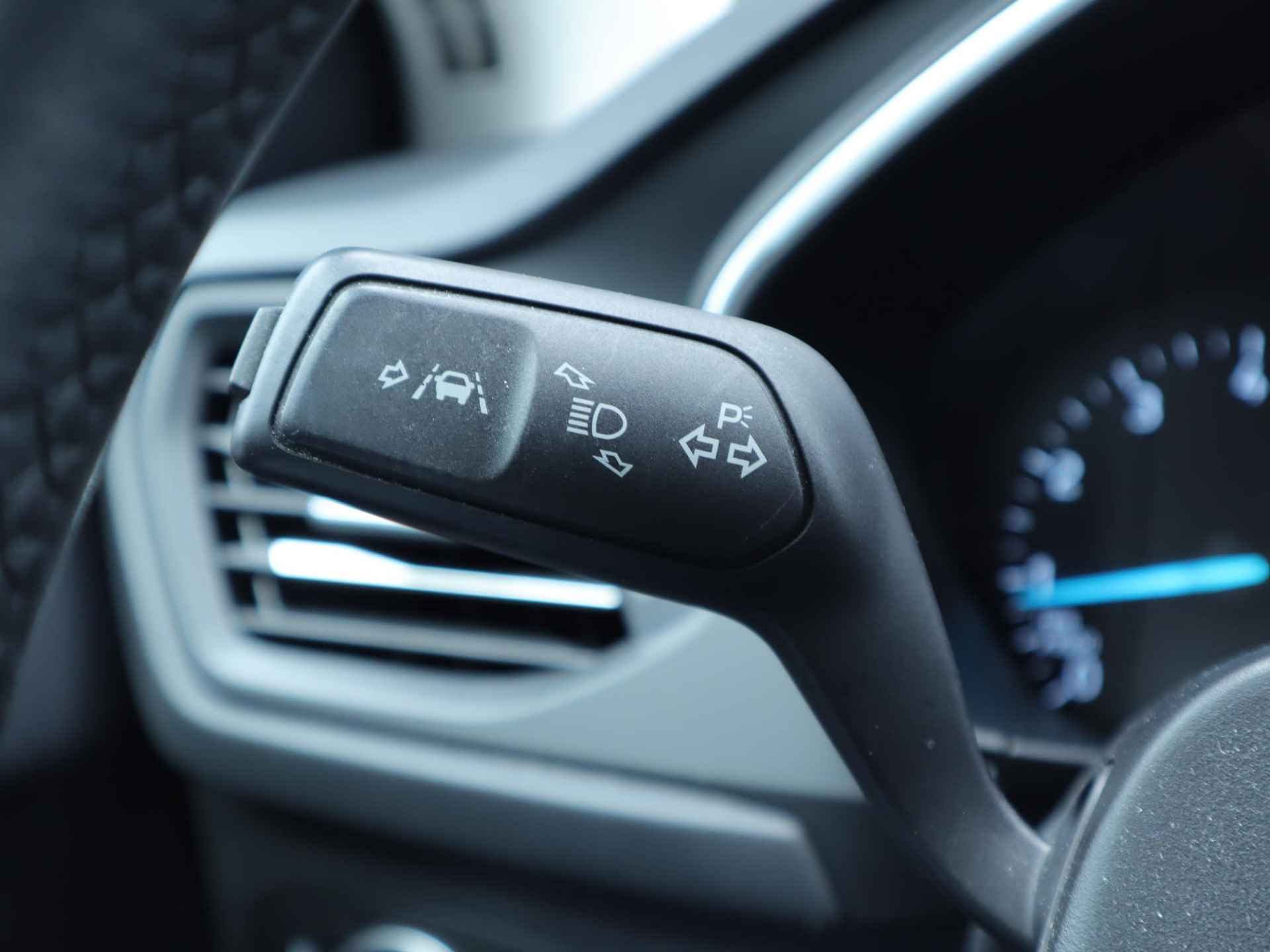 Ford Focus Wagon 1.0 EcoBoost Titanium Business 125pk | Climate control | 17inch lichtmetalen velgen | Navigatie | Parkeer sensoren | Led-koplampen | Keyless entry - 21/46