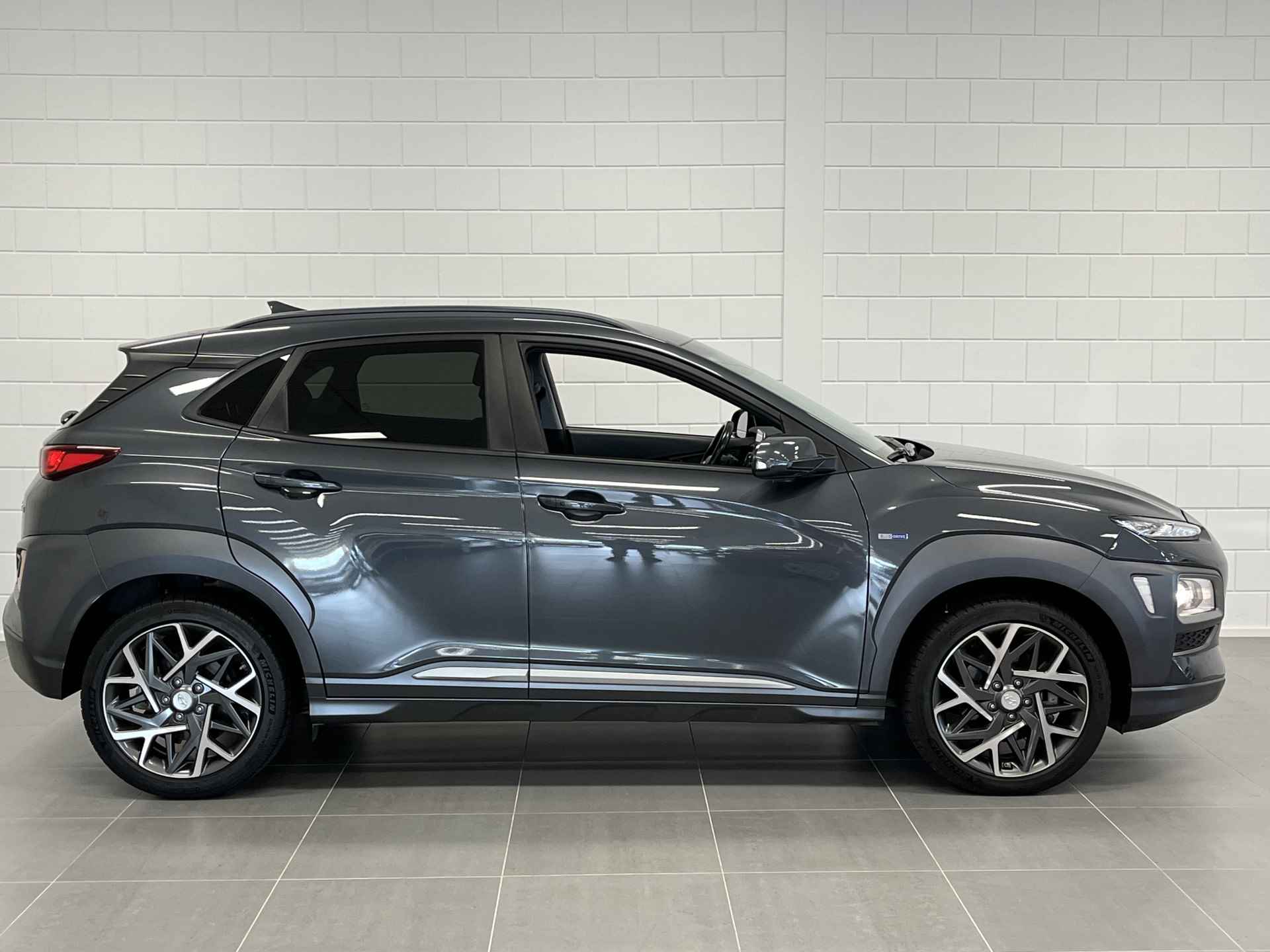 Hyundai KONA 1.6 GDI HEV Fashion Design NAVIGATIE | HALF LEDER | 18 INCH VELGEN | STOERE CROSSOVER! - 8/44