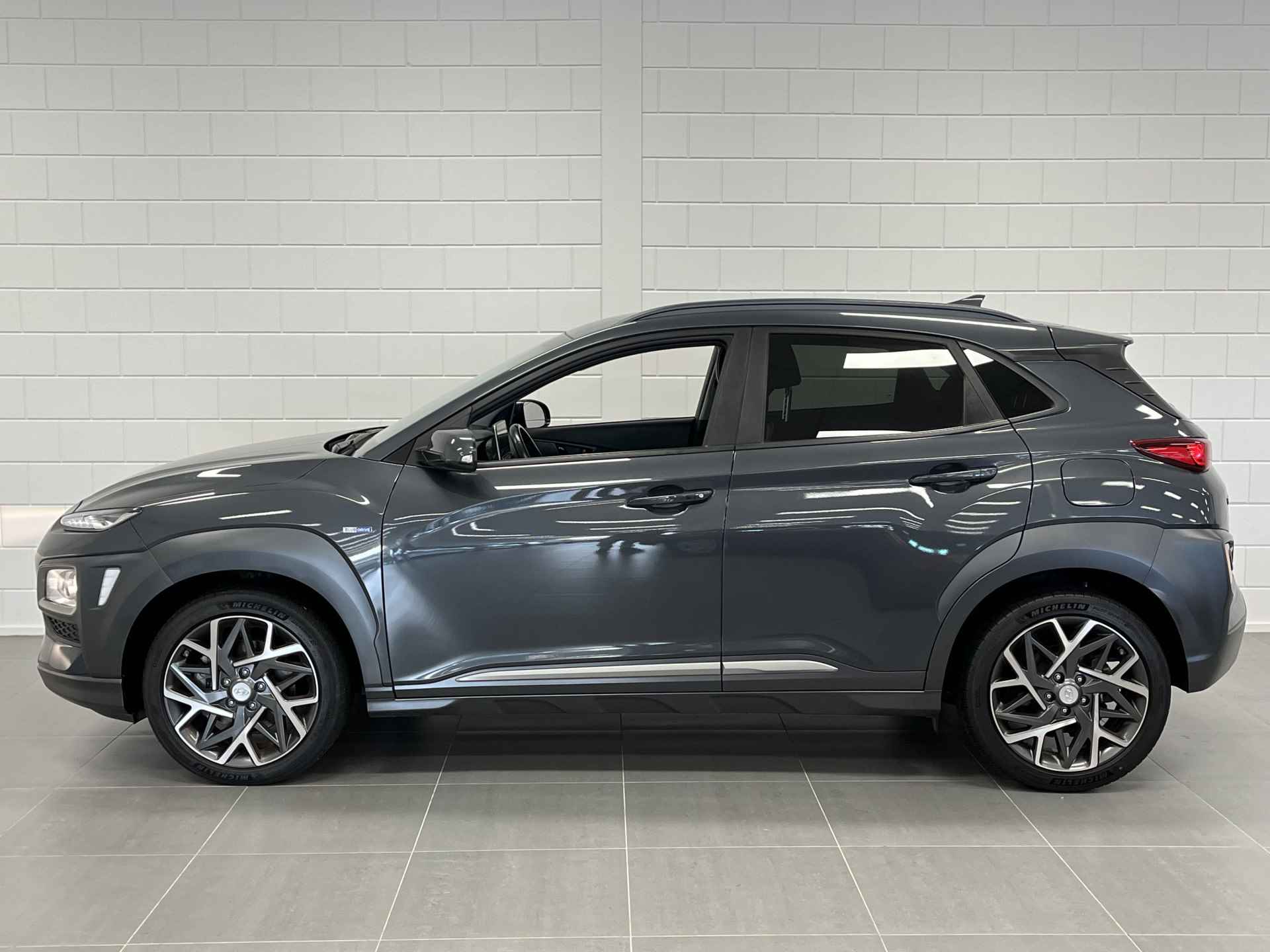 Hyundai KONA 1.6 GDI HEV Fashion Design NAVIGATIE | HALF LEDER | 18 INCH VELGEN | STOERE CROSSOVER! - 9/44