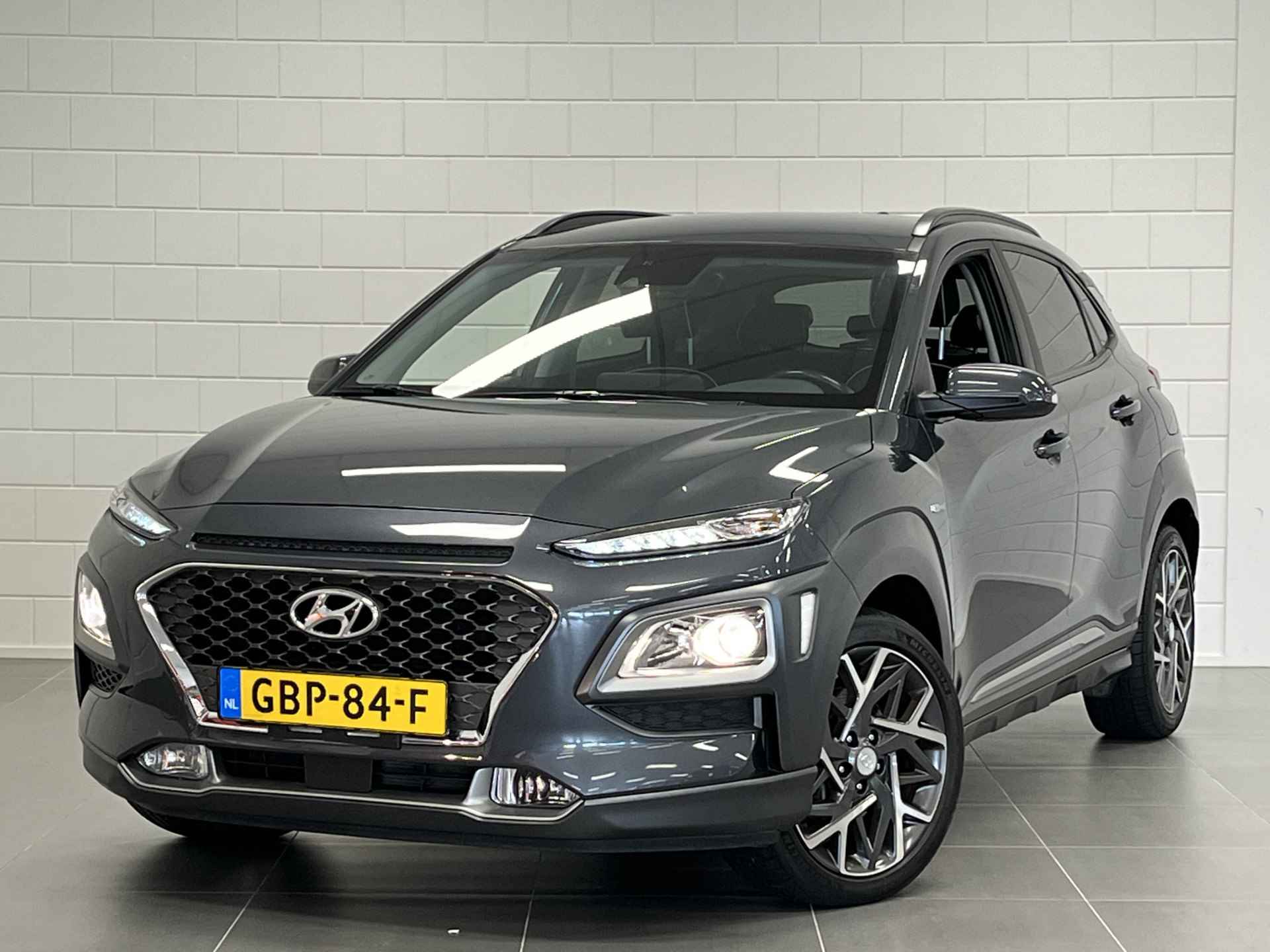 Hyundai KONA 1.6 GDI HEV Fashion Design NAVIGATIE | HALF LEDER | 18 INCH VELGEN | STOERE CROSSOVER! - 39/44