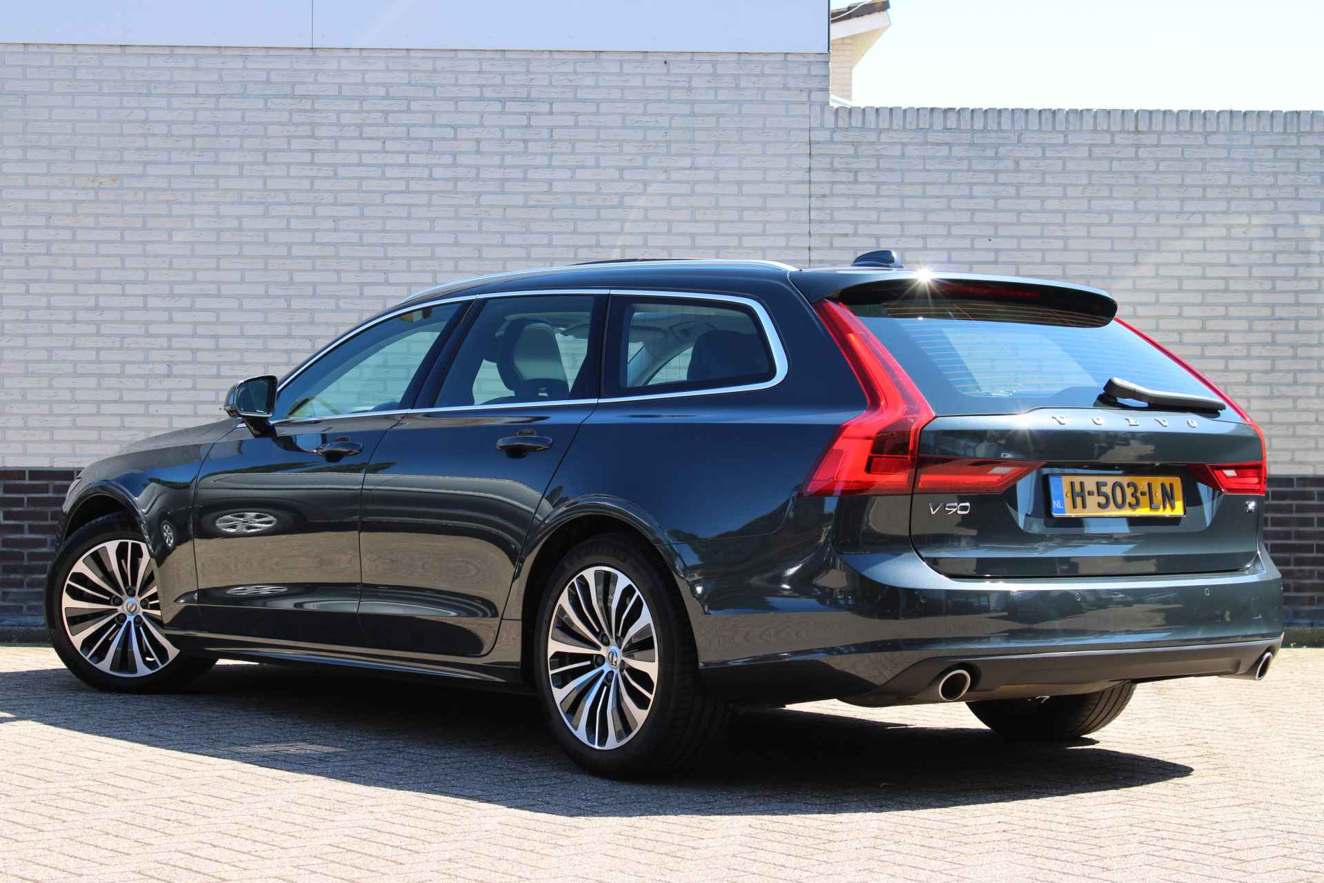 Volvo V90 2.0 T4 Momentum | ACTIEMAAND! | Panoramadak | Trekhaak | BLIS | Leder | Memory | Adaptieve Cruise - 3/47