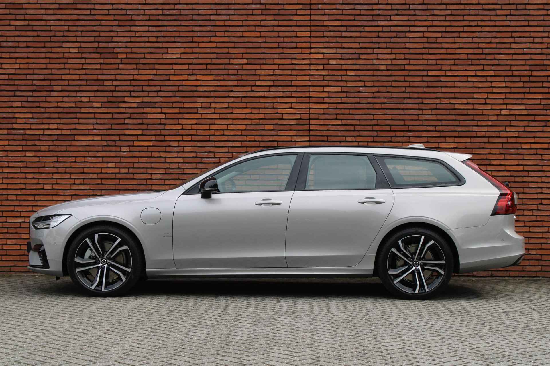 Volvo V90 T8 AWD AUT8 455PK Ultra Dark Nappa lederen bekleding, Massagefunctie in voorstoelen, Luchtvering, 360 graden camera, Panoramisch schuif-/kanteldak, Lederbekleed Dashboard, 20" Lichtmetalen velgen - 8/24