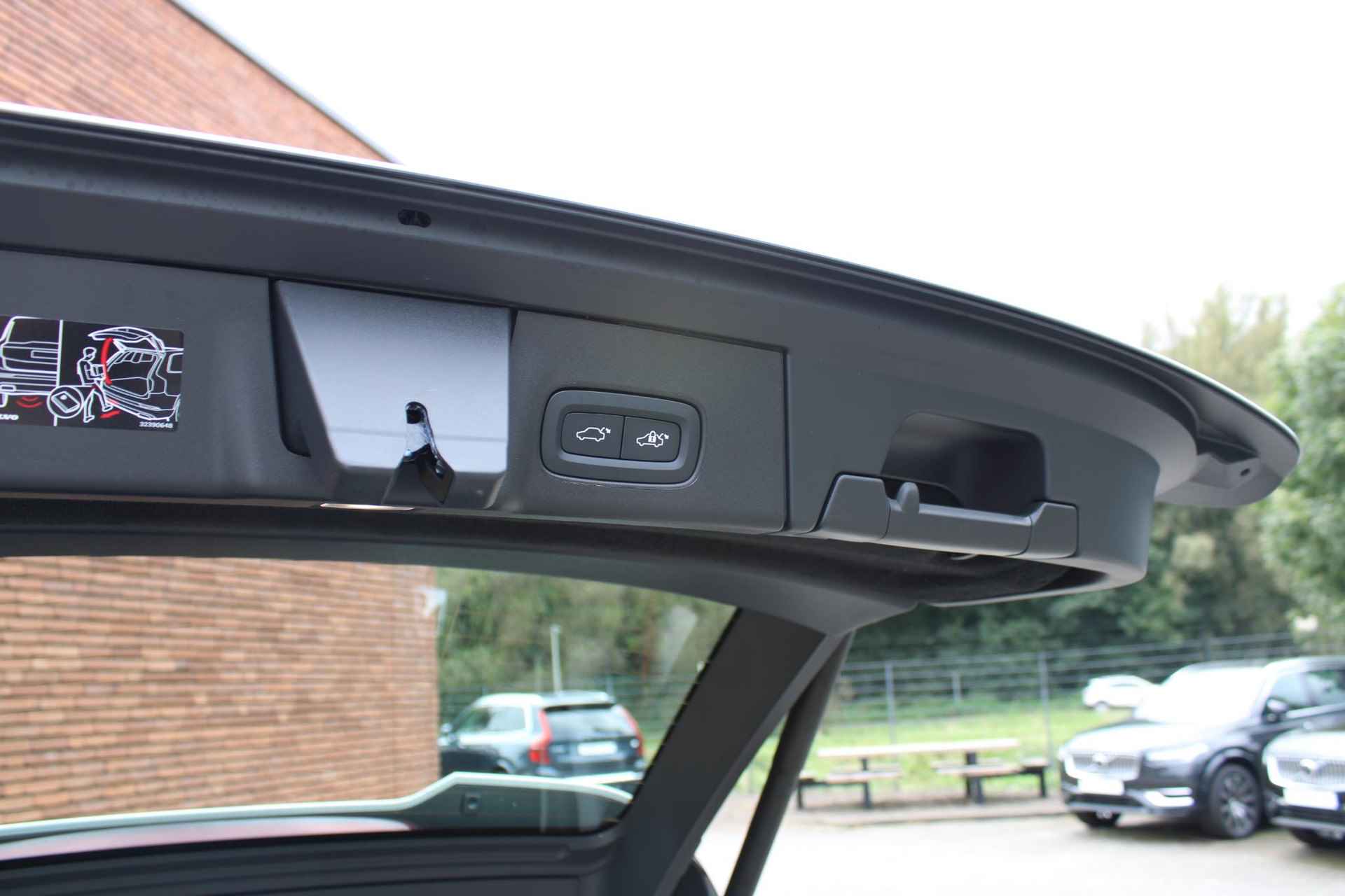 Volvo V90 T8 AWD AUT8 455PK Ultra Dark Nappa lederen bekleding, Massagefunctie in voorstoelen, Luchtvering, 360 graden camera, Panoramisch schuif-/kanteldak, Lederbekleed Dashboard, 20" Lichtmetalen velgen - 18/24