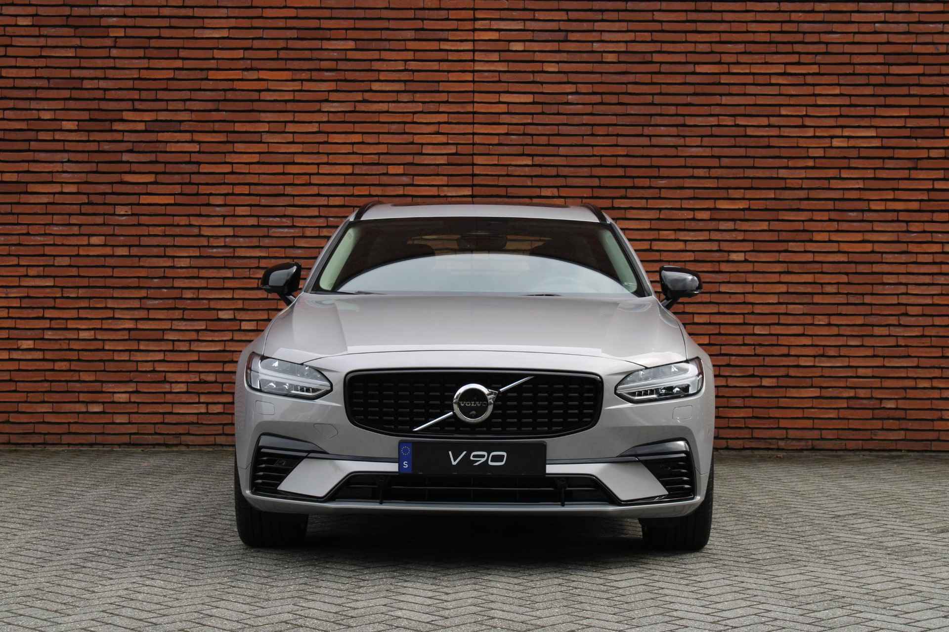 Volvo V90 T8 AWD AUT8 455PK Ultra Dark Nappa lederen bekleding, Massagefunctie in voorstoelen, Luchtvering, 360 graden camera, Panoramisch schuif-/kanteldak, Lederbekleed Dashboard, 20" Lichtmetalen velgen - 20/24