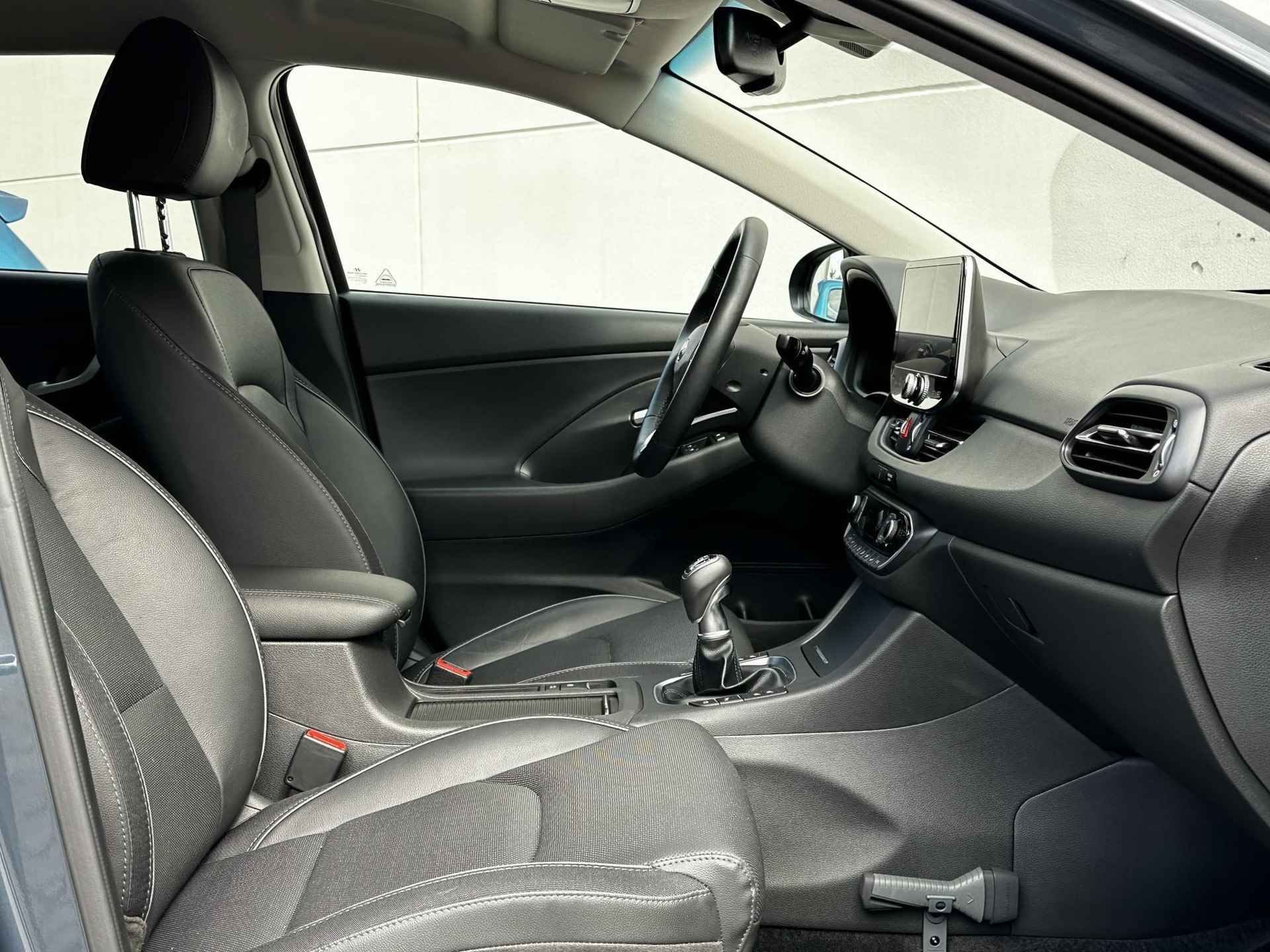 Hyundai i30 Wagon 1.5 T-GDi MHEV Premium / Achteruitrijcamera / Climate Control / Cruise Control / Navigatie / Stoel- en Stuurverwarming / Vierseizoensbanden / Lederen bekleding / Full LED verlichting / Keyless entry&start / - 5/33