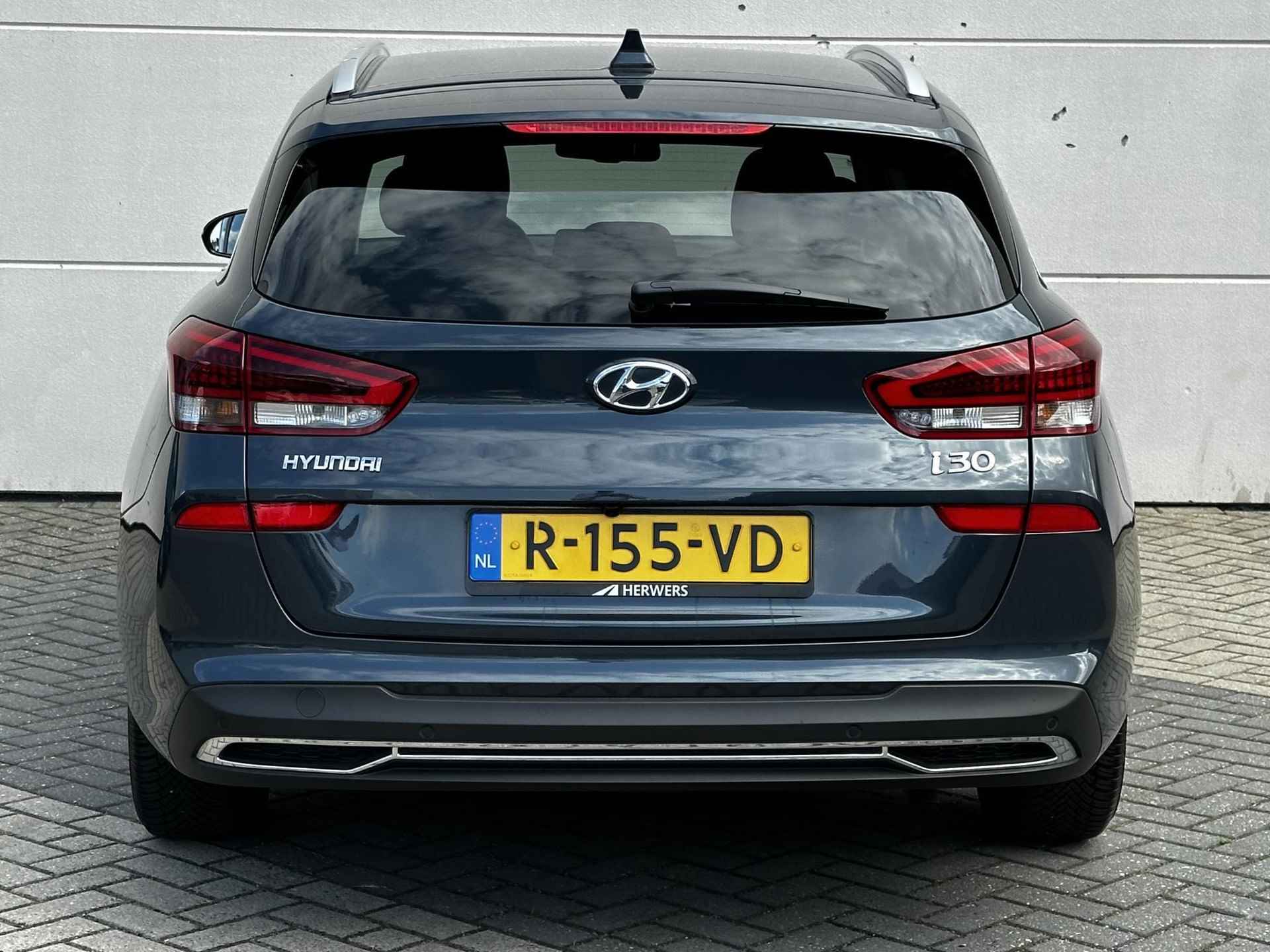 Hyundai i30 Wagon 1.5 T-GDi MHEV Premium / Achteruitrijcamera / Climate Control / Cruise Control / Navigatie / Stoel- en Stuurverwarming / Vierseizoensbanden / Lederen bekleding / Full LED verlichting / Keyless entry&start / - 10/33