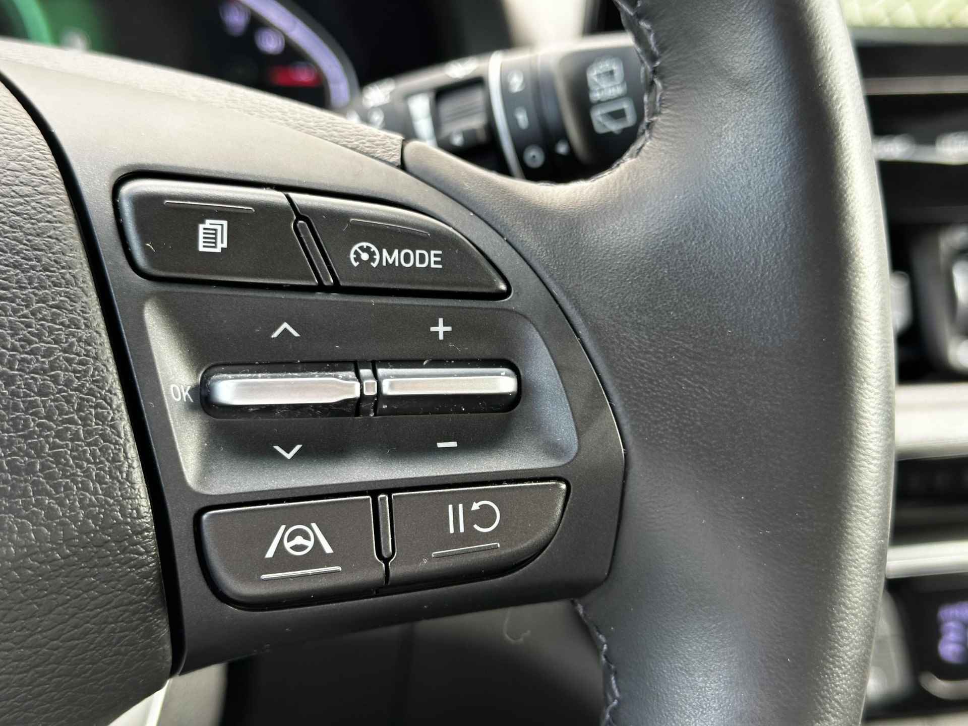 Hyundai i30 Wagon 1.5 T-GDi MHEV Premium / Achteruitrijcamera / Climate Control / Cruise Control / Navigatie / Stoel- en Stuurverwarming / Vierseizoensbanden / Lederen bekleding / Full LED verlichting / Keyless entry&start / - 29/33