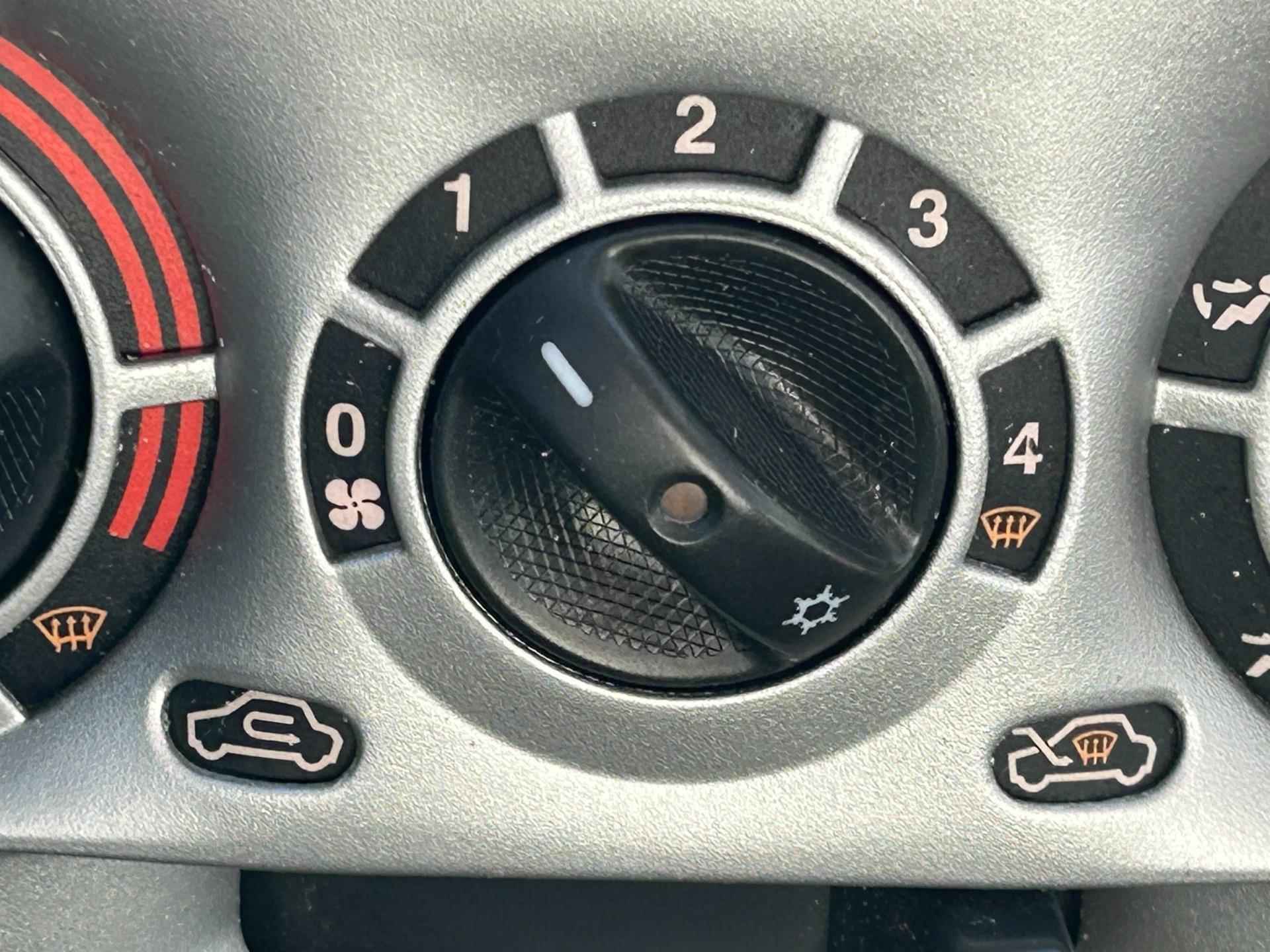 Fiat Punto 1.2 Airco LM-Velgen Elek.Pakket Radio-CD NAP 100-DKM! NL-Auto Nieuwe APK Nette Staat! - 12/20