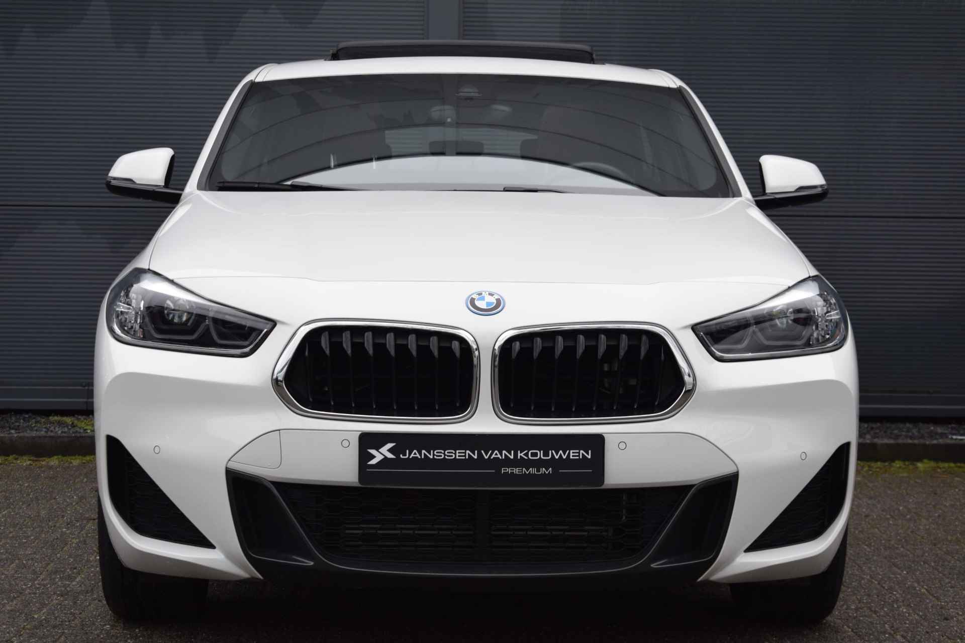 BMW X2 xDrive25e Executive / M-Sport / Pano / Camera / Apple Carplay - 2/59