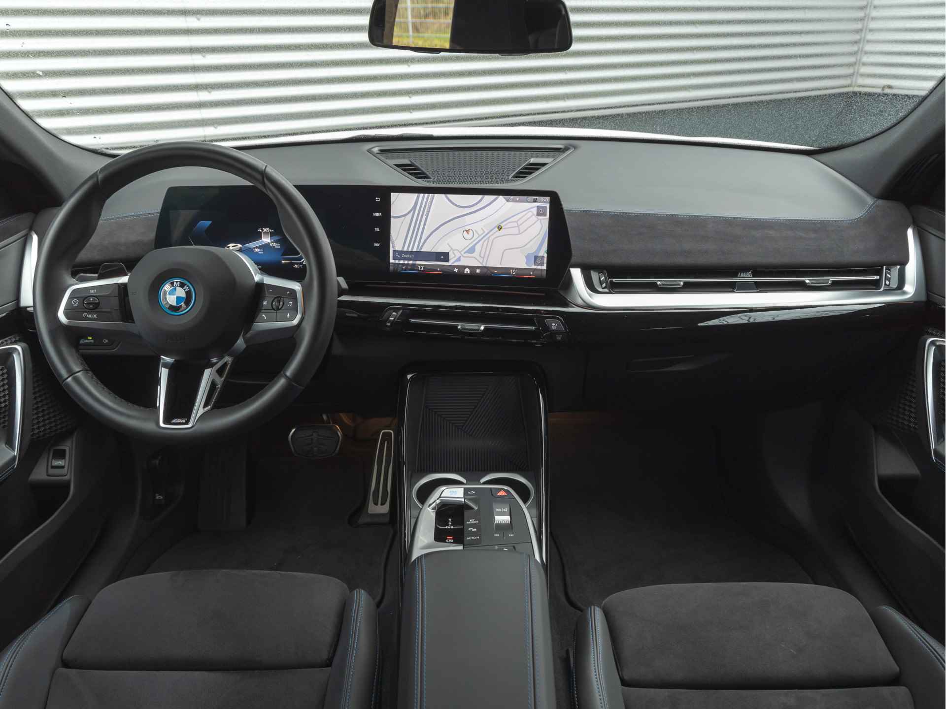 BMW iX2 xDrive30 M-Sport Pro - Adaptive LED - Parking Ass - Sportzetels - 14/40