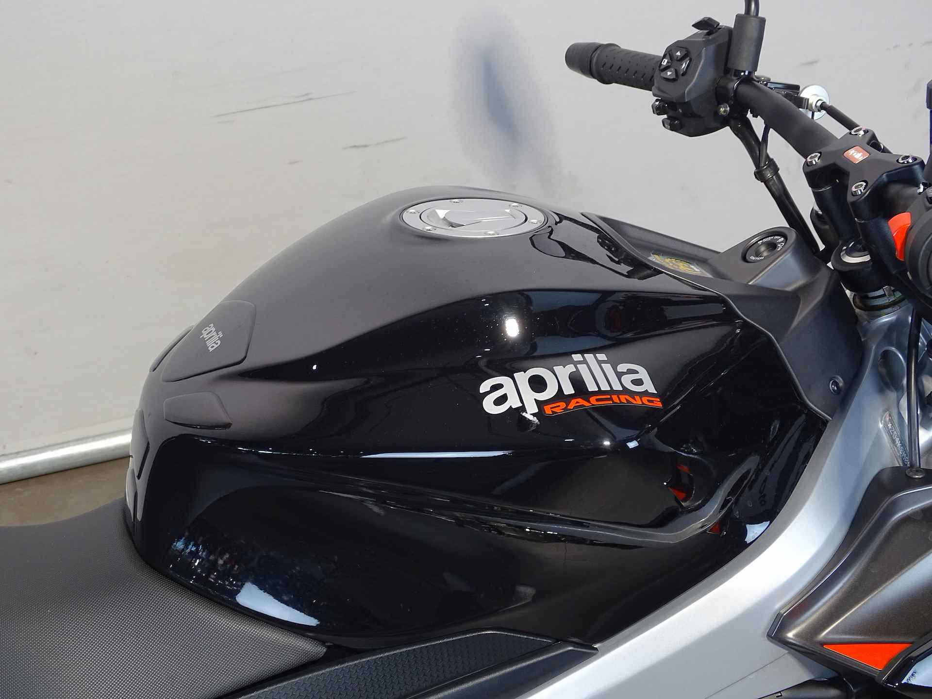 Aprilia TUONO 660 FACTORY - 5/12