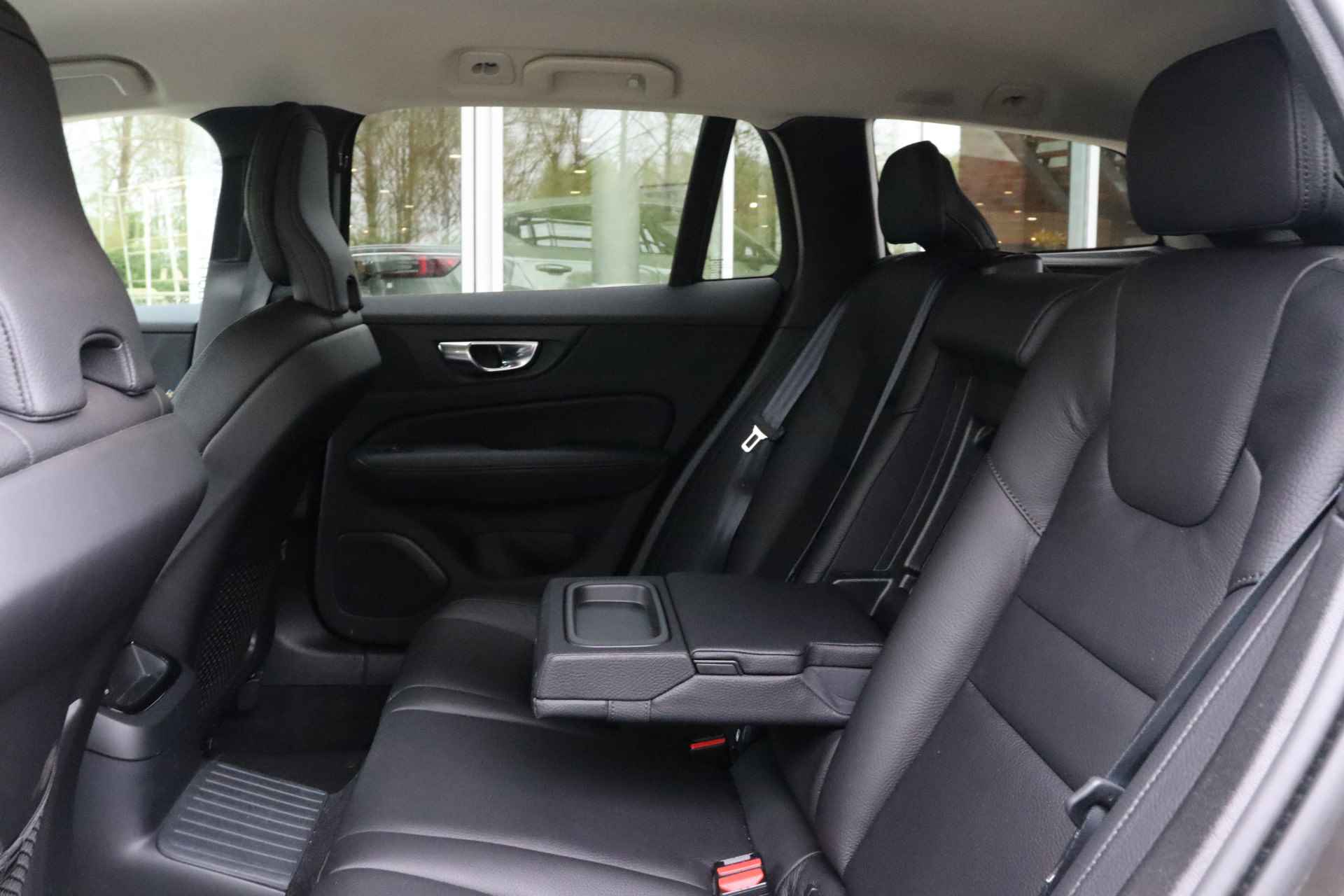 Volvo V60 T6 AWD Recharge Inscription | Stoelverwarming voor+achter | Elektrische bestuurdersstoel met geheugen | Keyless Drive | Lederen - 15/51