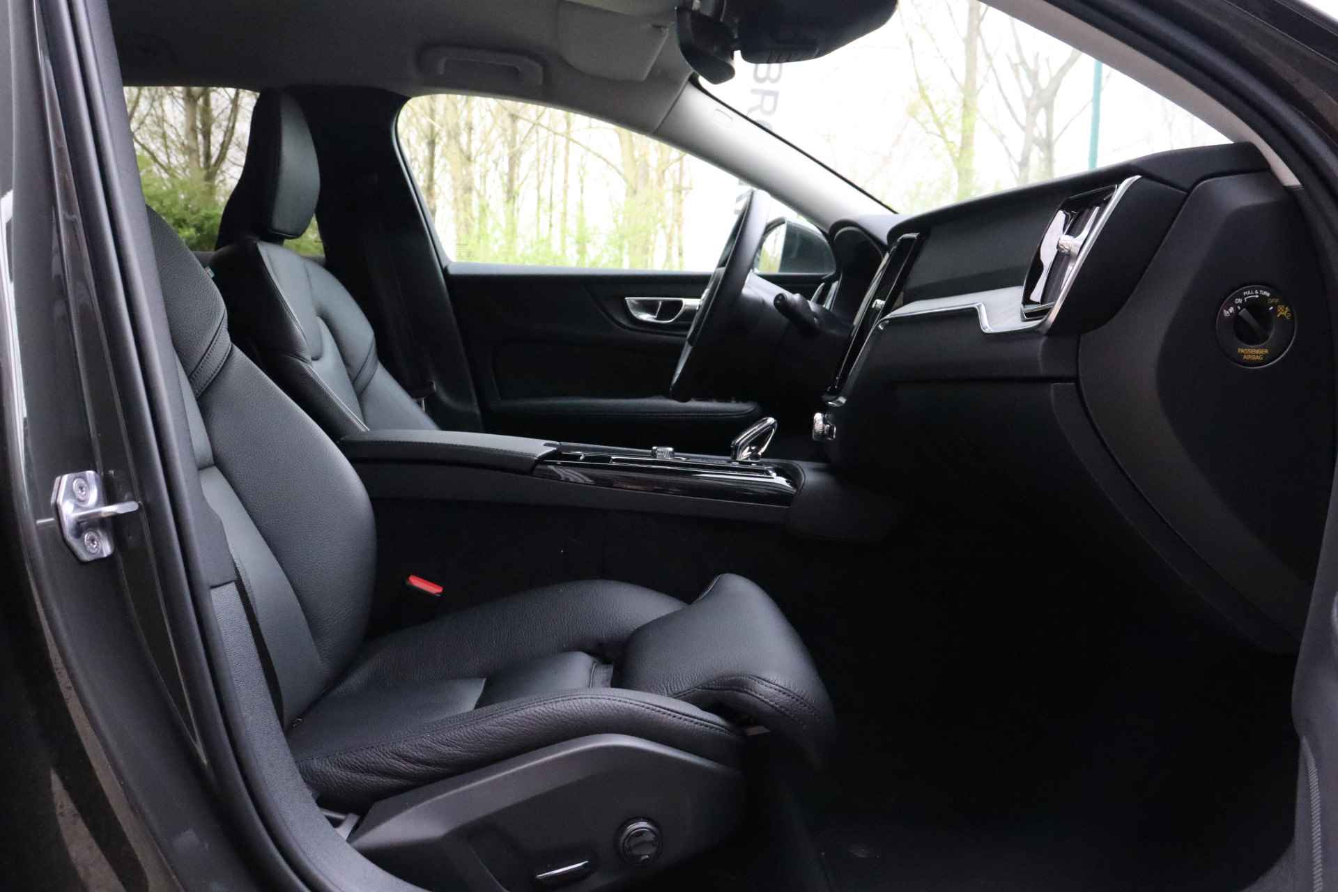 Volvo V60 T6 AWD Recharge Inscription | Stoelverwarming voor+achter | Elektrische bestuurdersstoel met geheugen | Keyless Drive | Lederen - 17/51