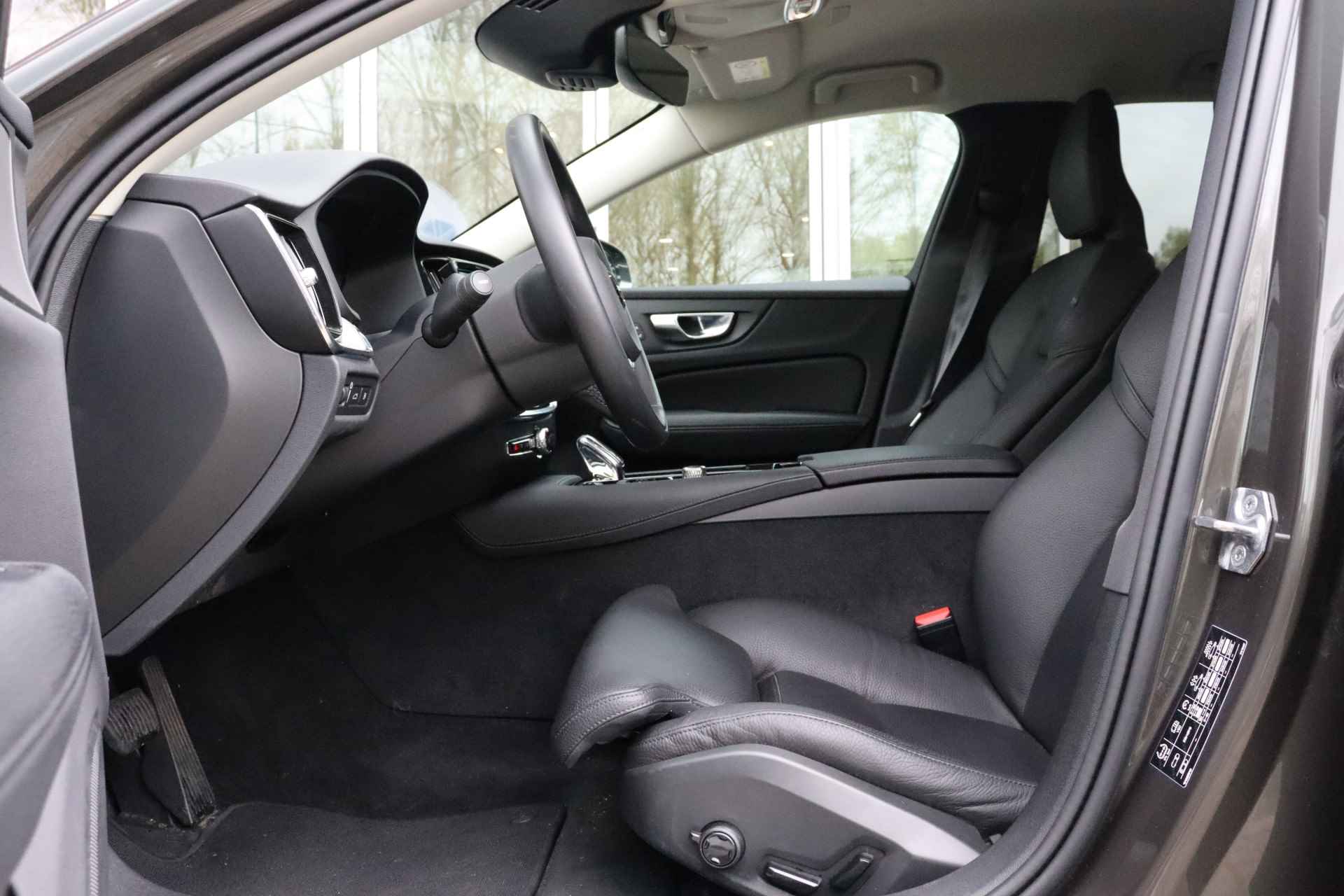 Volvo V60 T6 AWD Recharge Inscription | Stoelverwarming voor+achter | Elektrische bestuurdersstoel met geheugen | Keyless Drive | Lederen - 19/51