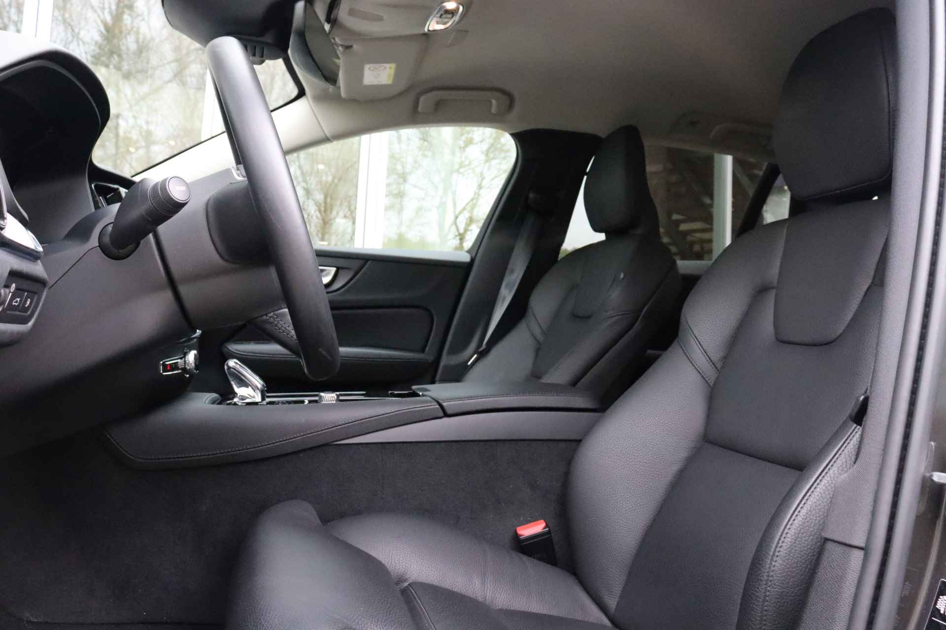 Volvo V60 T6 AWD Recharge Inscription | Stoelverwarming voor+achter | Elektrische bestuurdersstoel met geheugen | Keyless Drive | Lederen - 20/51