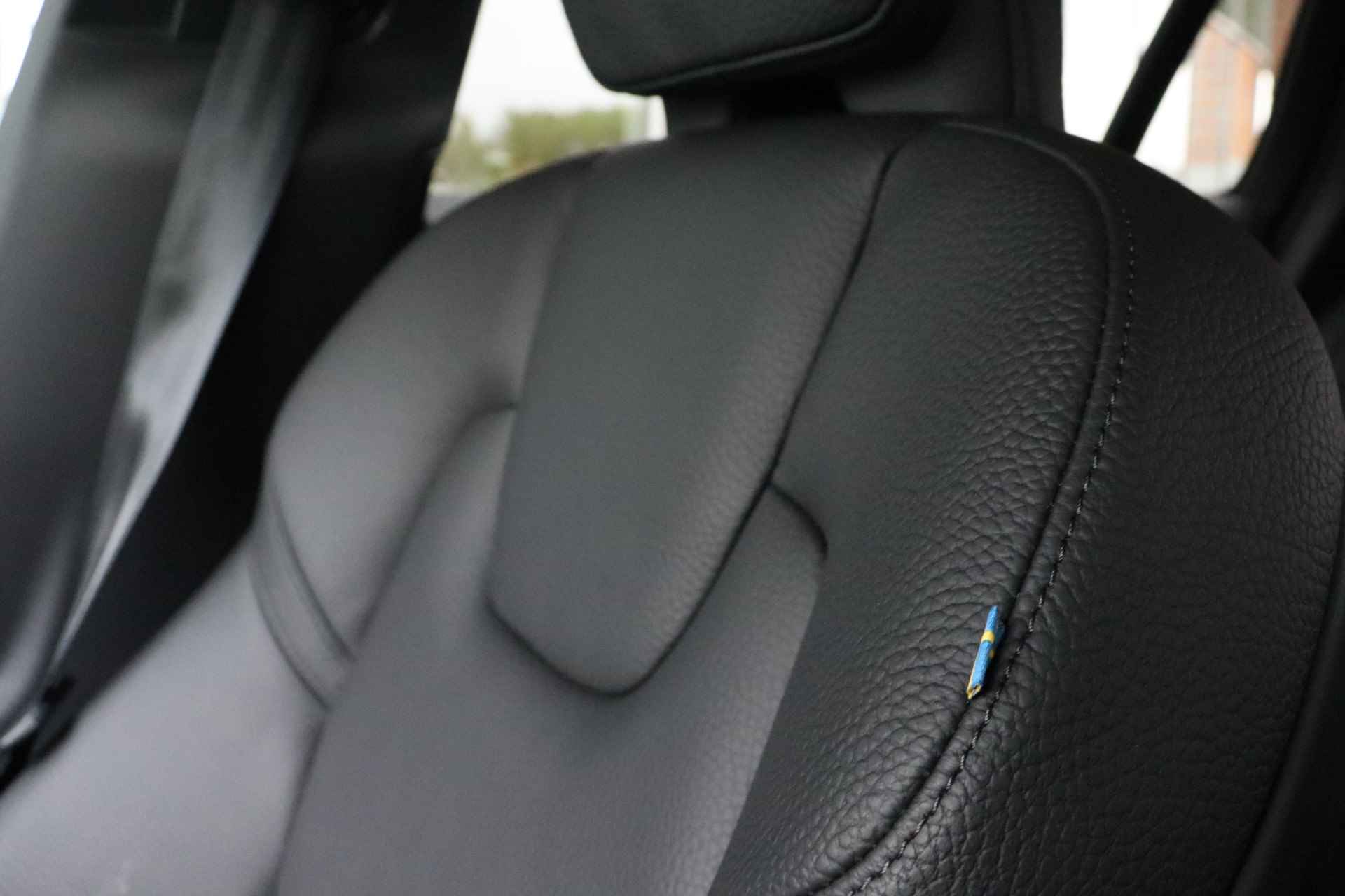 Volvo V60 T6 AWD Recharge Inscription | Stoelverwarming voor+achter | Elektrische bestuurdersstoel met geheugen | Keyless Drive | Lederen - 36/51