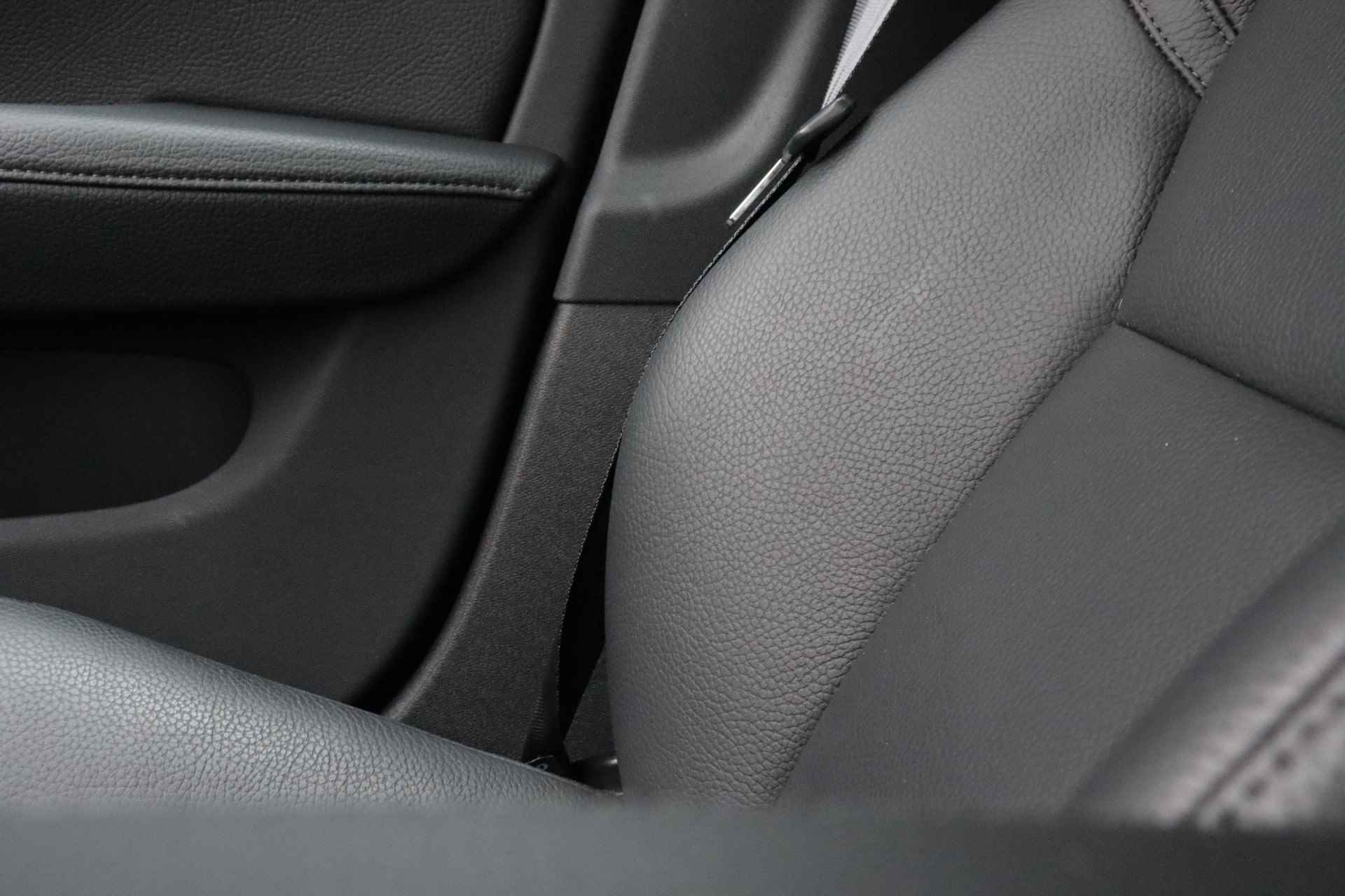 Volvo V60 T6 AWD Recharge Inscription | Stoelverwarming voor+achter | Elektrische bestuurdersstoel met geheugen | Keyless Drive | Lederen - 39/51