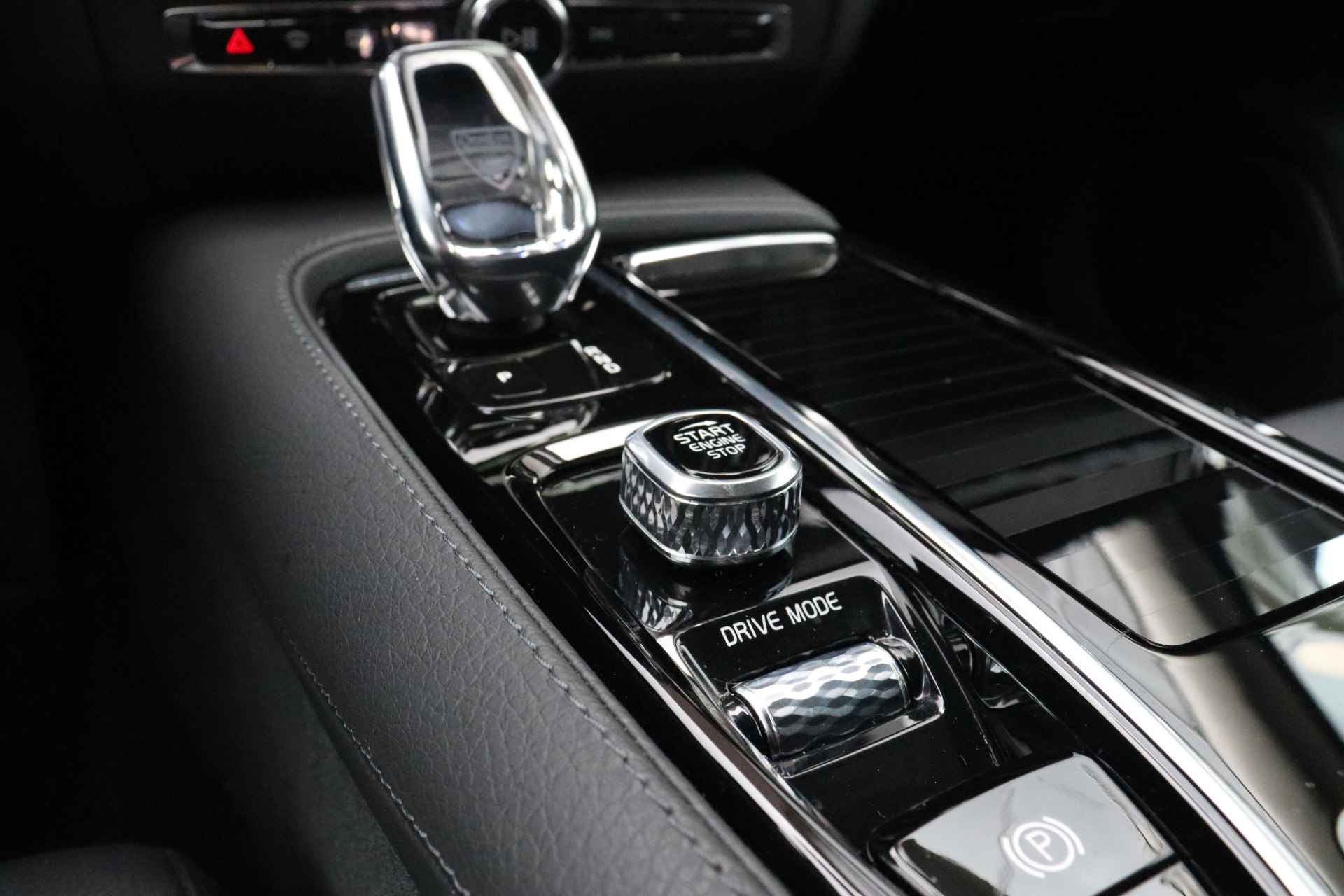 Volvo V60 T6 AWD Recharge Inscription | Stoelverwarming voor+achter | Elektrische bestuurdersstoel met geheugen | Keyless Drive | Lederen - 40/51