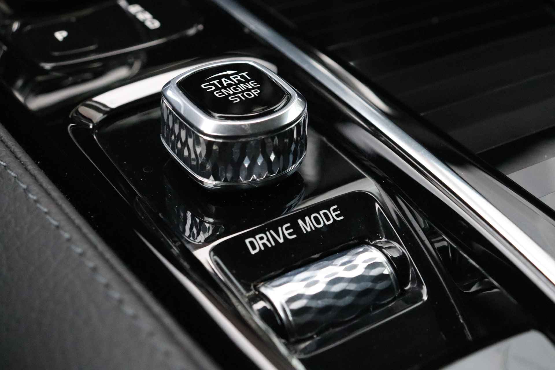 Volvo V60 T6 AWD Recharge Inscription | Stoelverwarming voor+achter | Elektrische bestuurdersstoel met geheugen | Keyless Drive | Lederen - 41/51