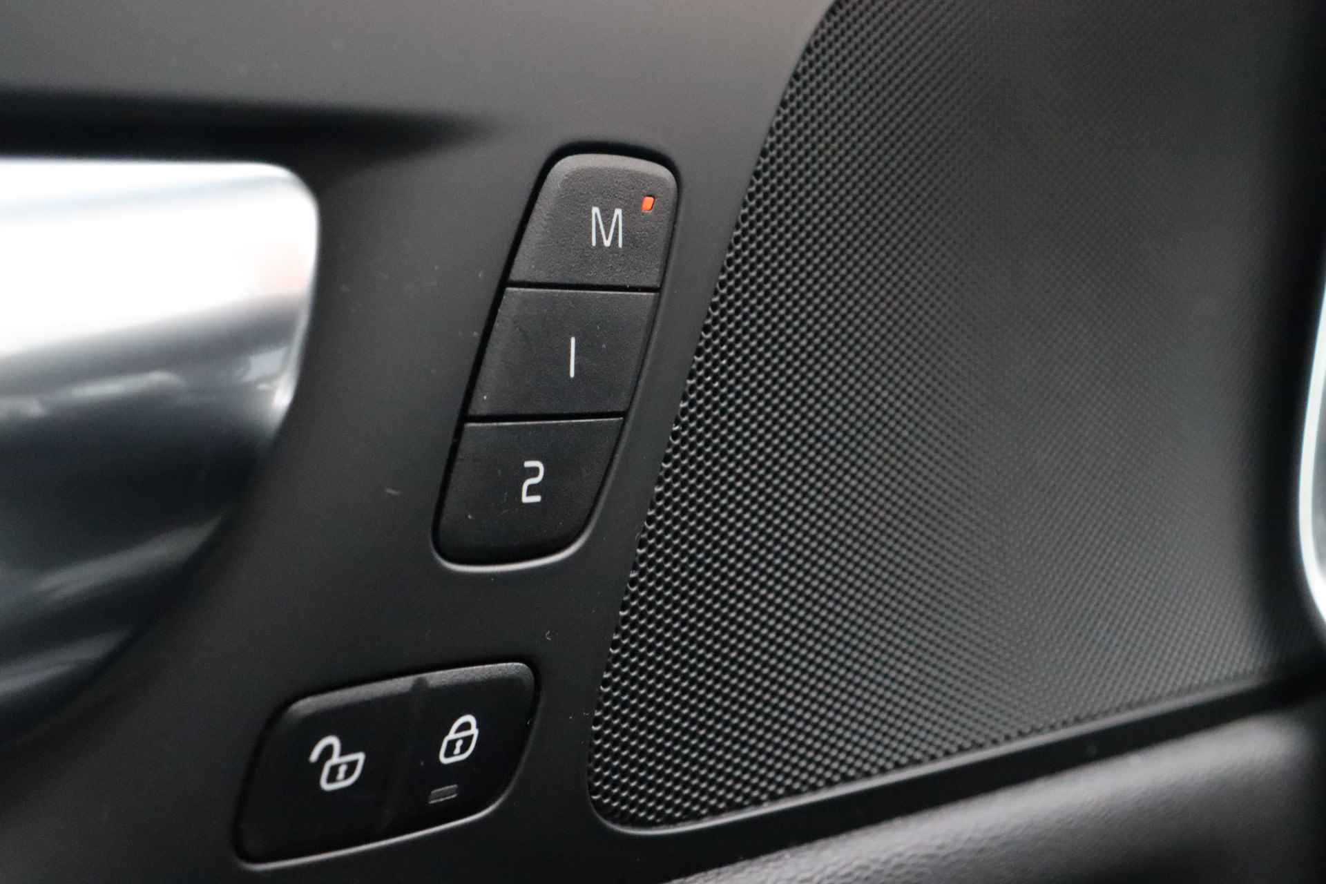 Volvo V60 T6 AWD Recharge Inscription | Stoelverwarming voor+achter | Elektrische bestuurdersstoel met geheugen | Keyless Drive | Lederen - 44/51