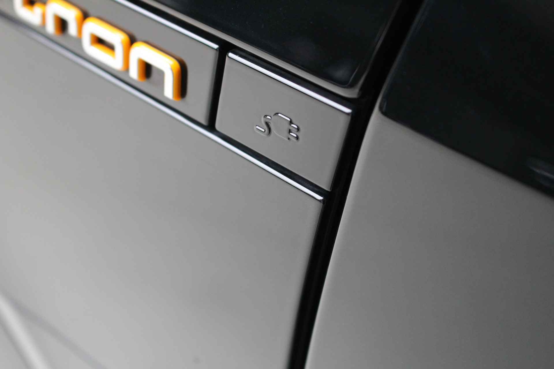 Audi e-tron e-tron 50 quattro Launch edition plus 71 kWh Panoramadak | Leder | Led Verlichting | 4% Bijtelling . - 13/26