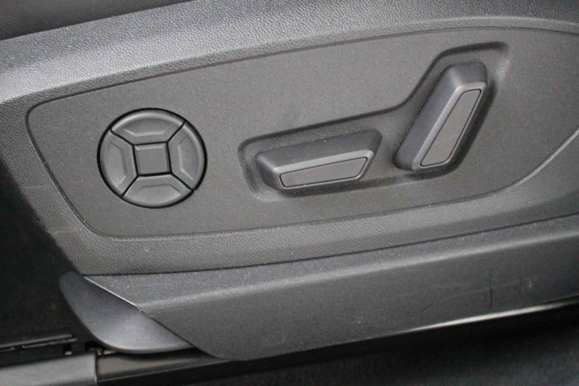 Audi e-tron e-tron 50 quattro Launch edition plus 71 kWh Panoramadak | Leder | Led Verlichting | 4% Bijtelling . - 17/26
