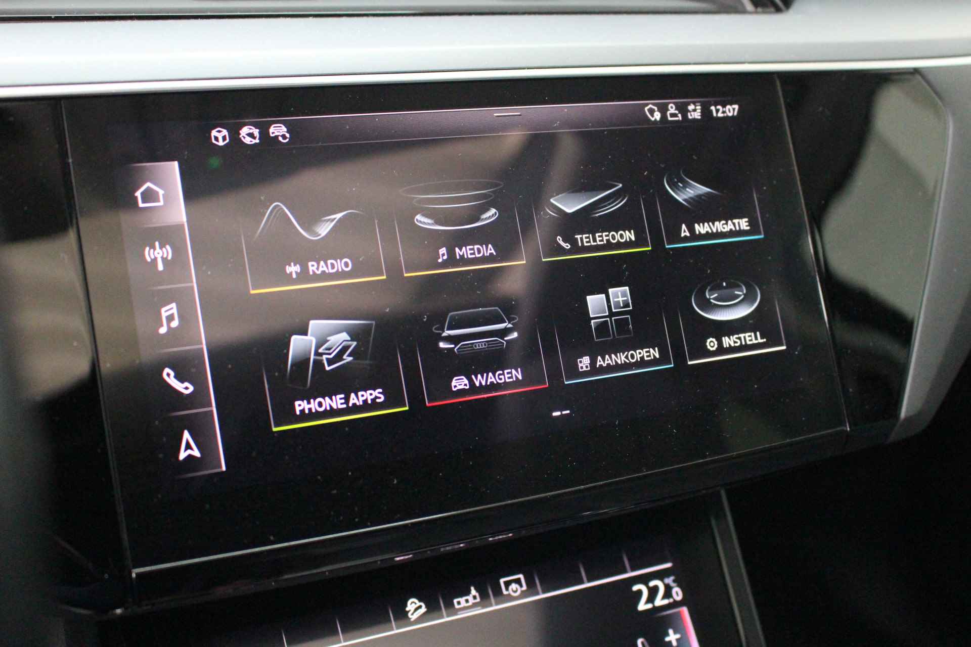 Audi e-tron e-tron 50 quattro Launch edition plus 71 kWh Panoramadak | Leder | Led Verlichting | 4% Bijtelling . - 22/26